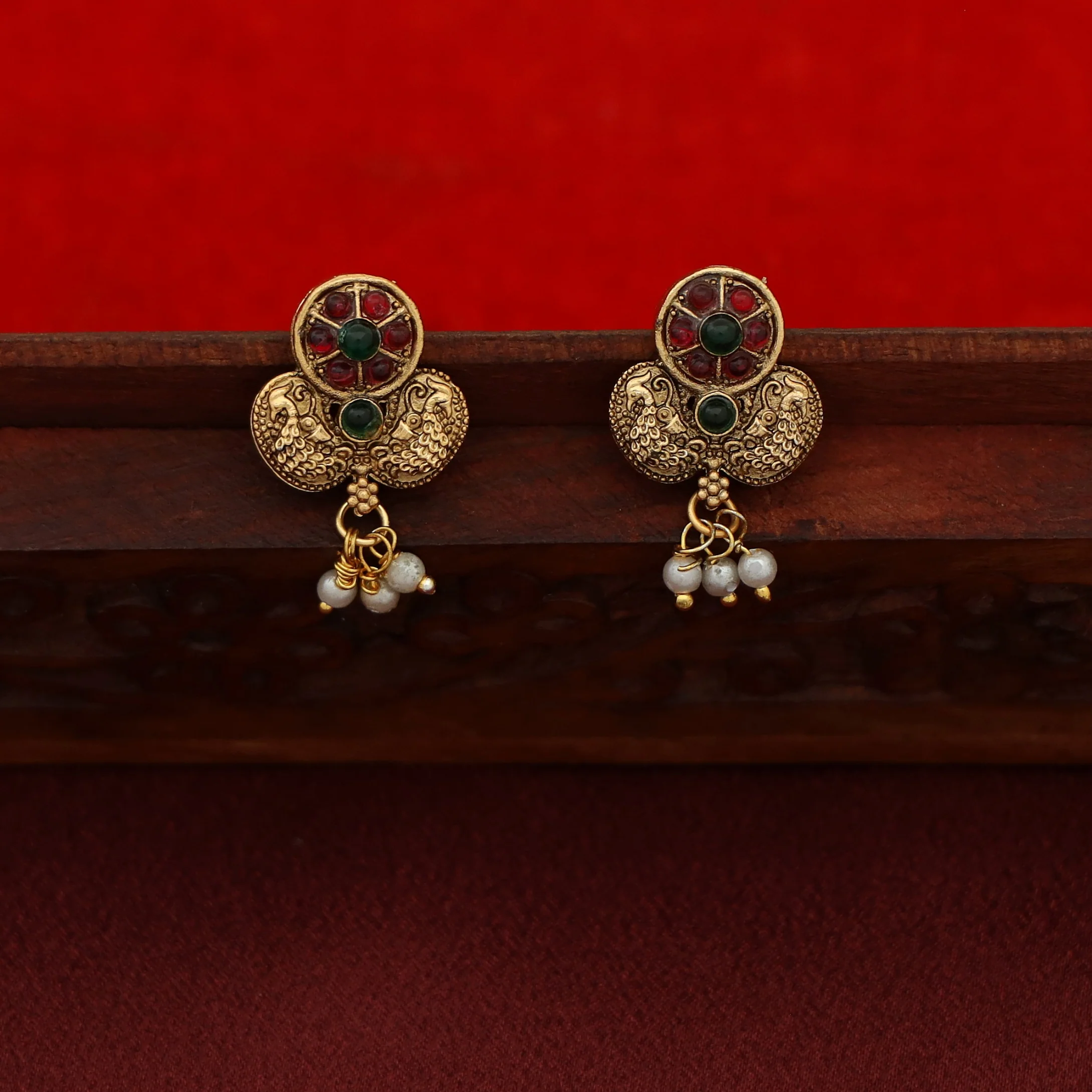 Krishnaveni Mayura Cluster Pearl Short Neckpiece with Stud - Image 4