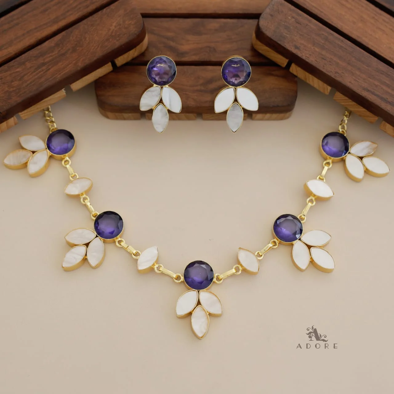 Kristalla Leafy MOP Glossy Short Neckpiece With Earring - Image 4