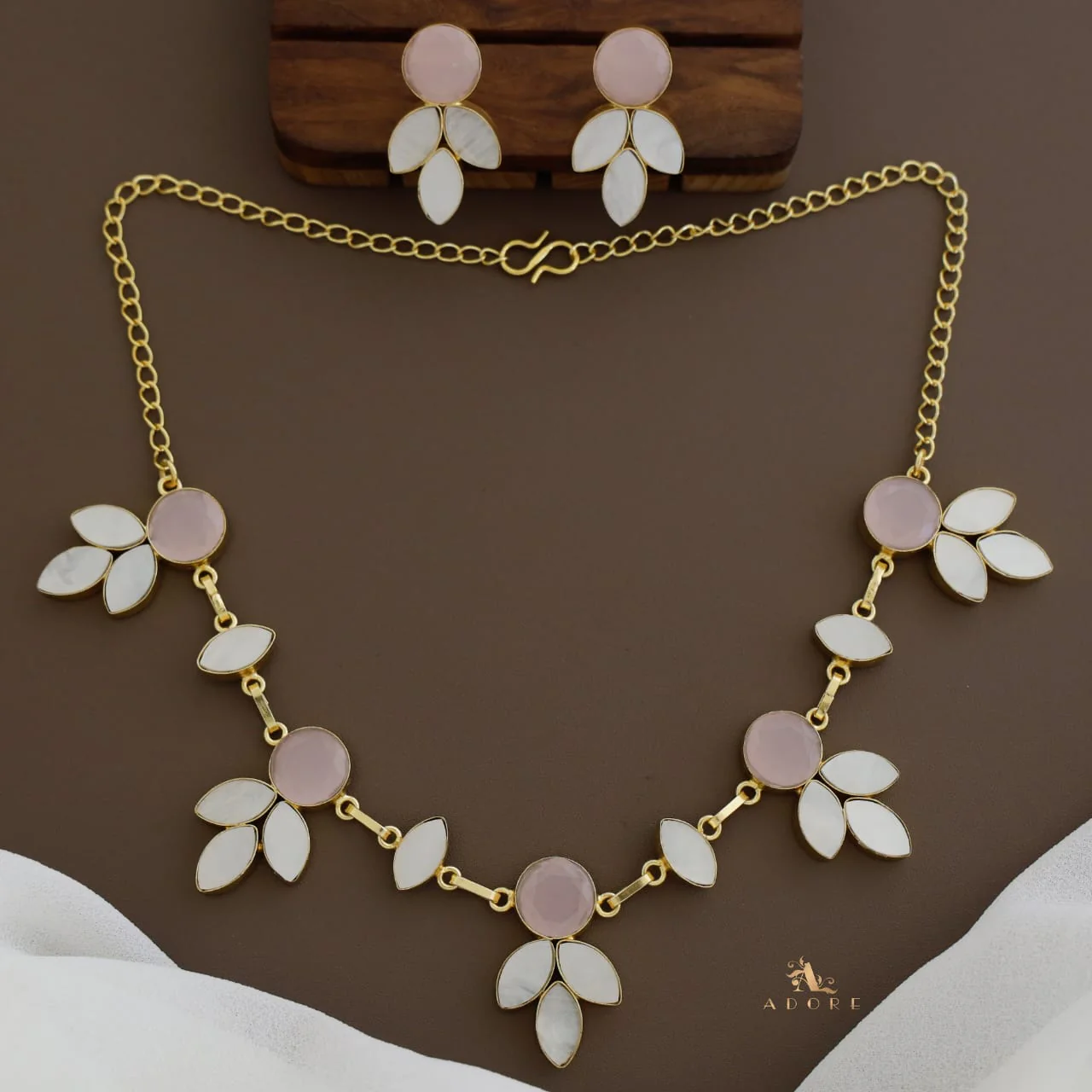 Kristalla Leafy MOP Glossy Short Neckpiece With Earring - Image 9
