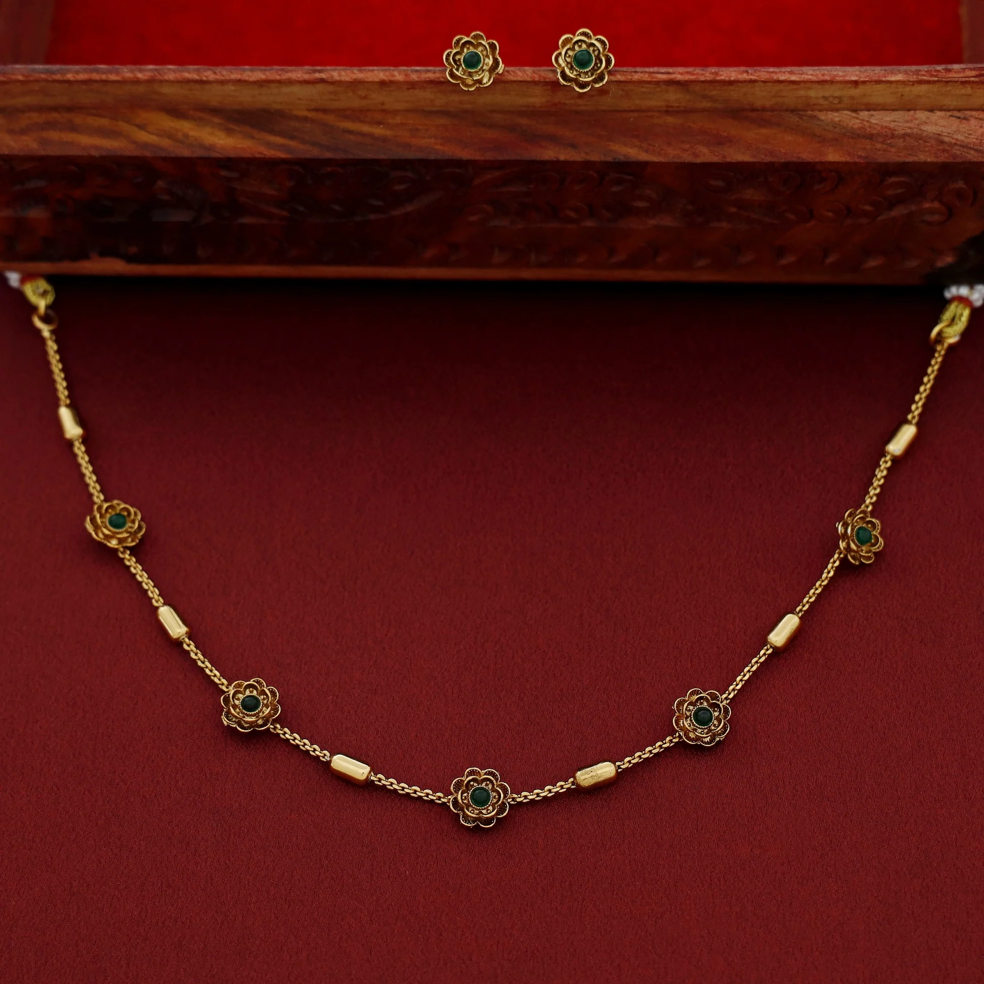 Krishnavi Maheera Stoned Flower Short Neckpiece With Flower Stud - Image 15