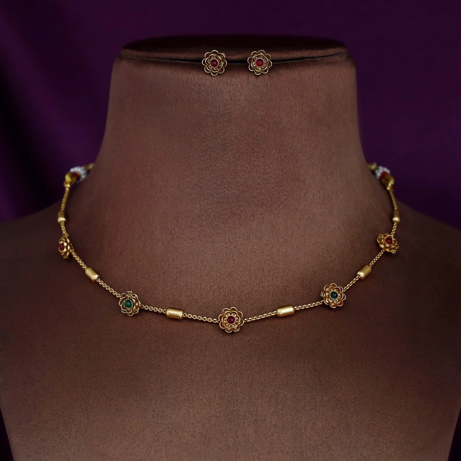Krishnavi Maheera Stoned Flower Short Neckpiece With Flower Stud - Image 6