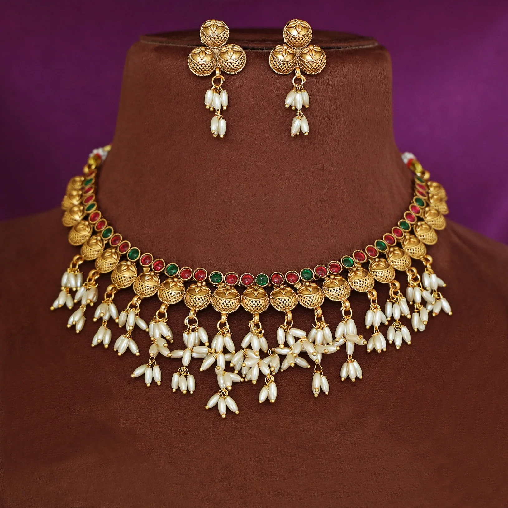 Kshama Circle Bunch Rice Pearl Short Neckpiece With Earring - Image 2
