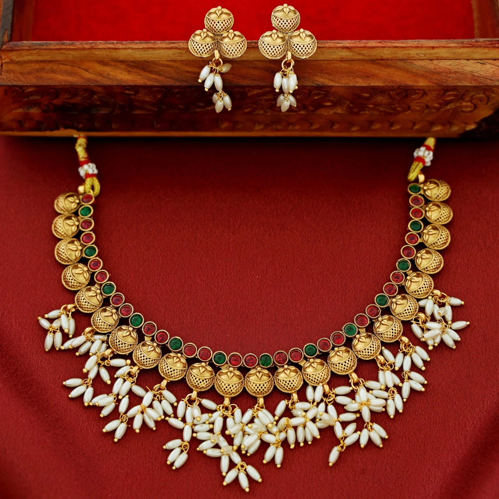 Kshama Circle Bunch Rice Pearl Short Neckpiece With Earring - Image 4