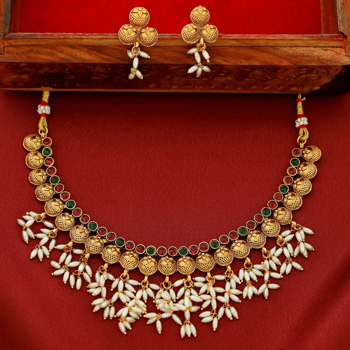Kshama Circle Bunch Rice Pearl Short Neckpiece With Earring - Image 5