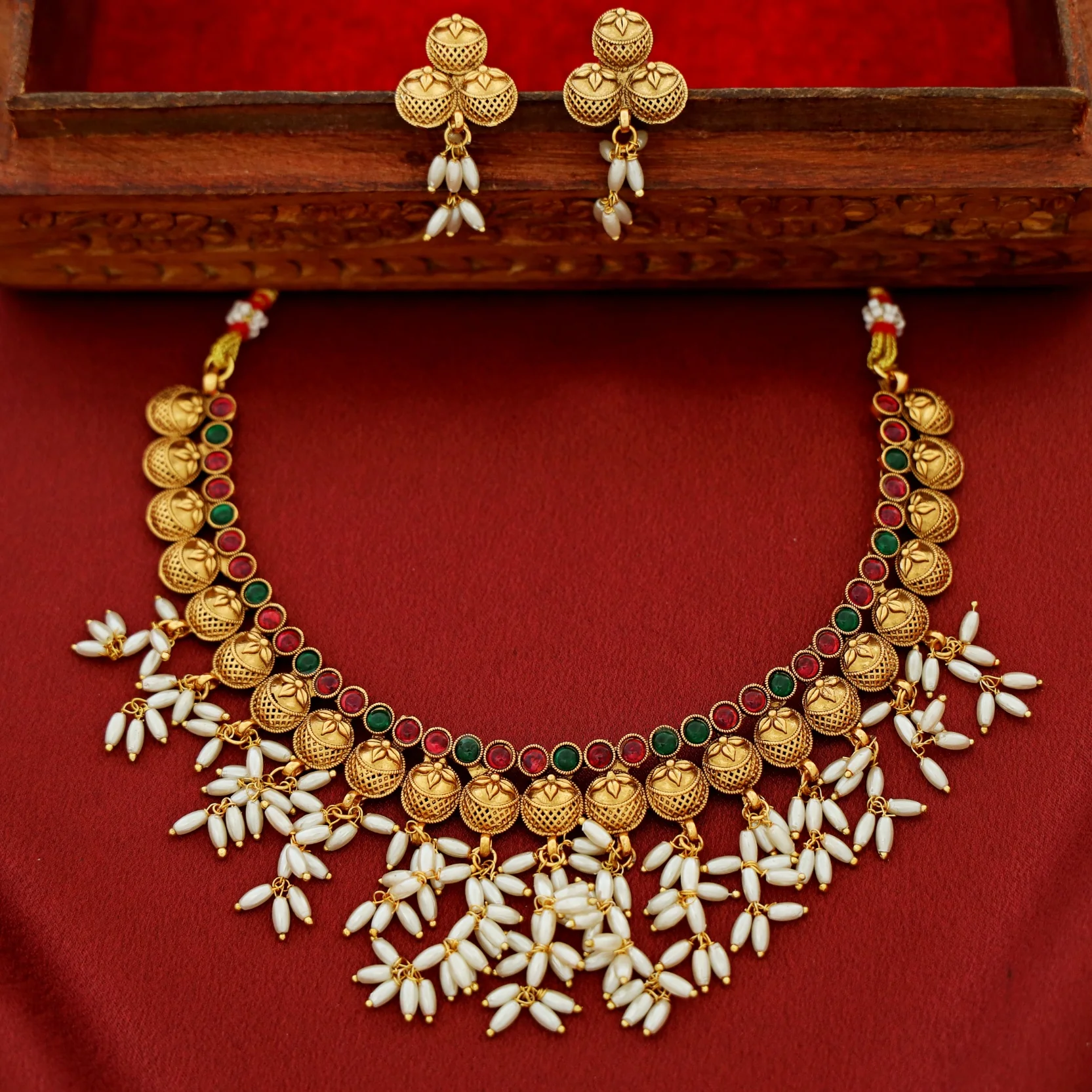 Kshama Circle Bunch Rice Pearl Short Neckpiece With Earring - Image 6