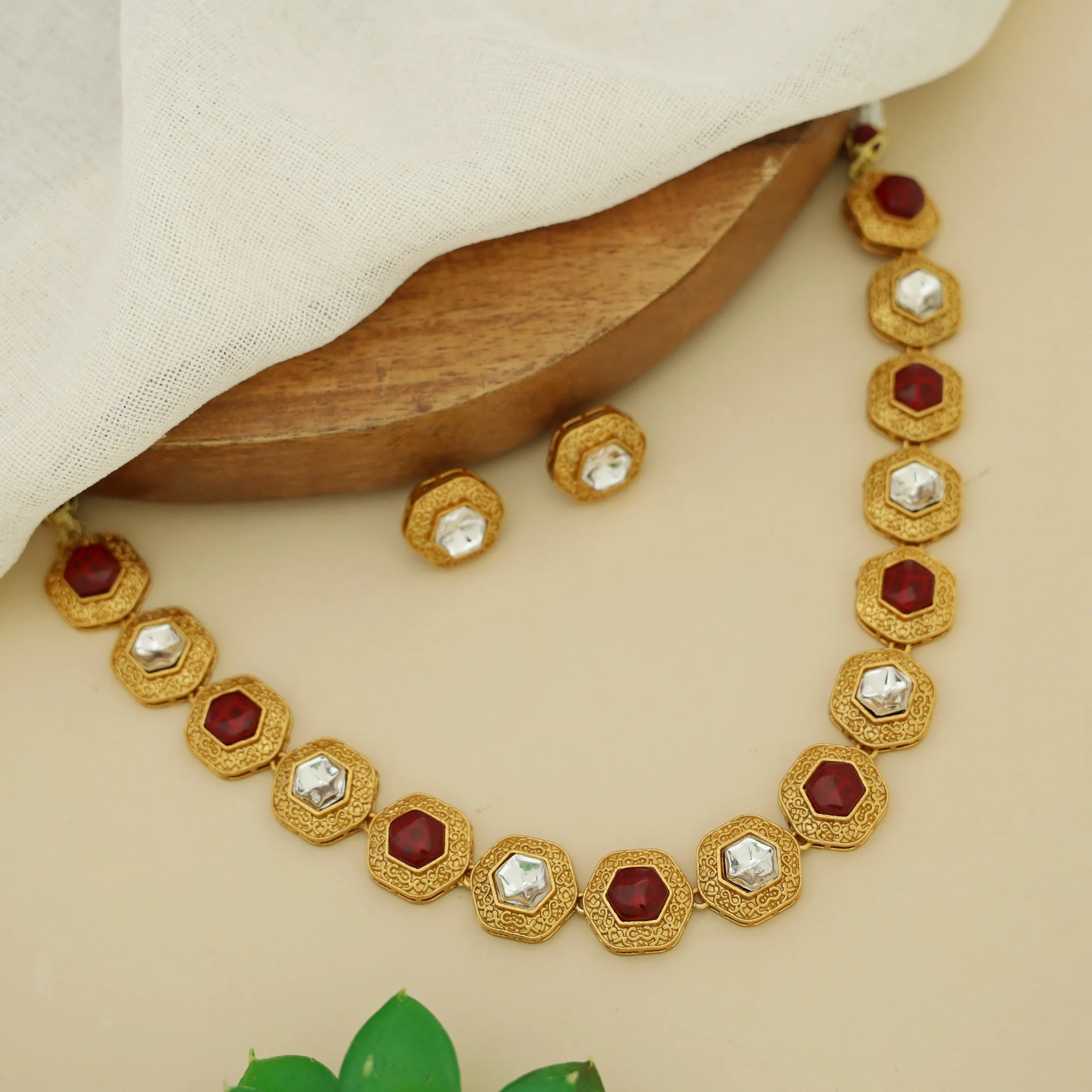 Lahira Hexagon Glossy Stone Kundan Short Neckpiece With Stud - Image 7