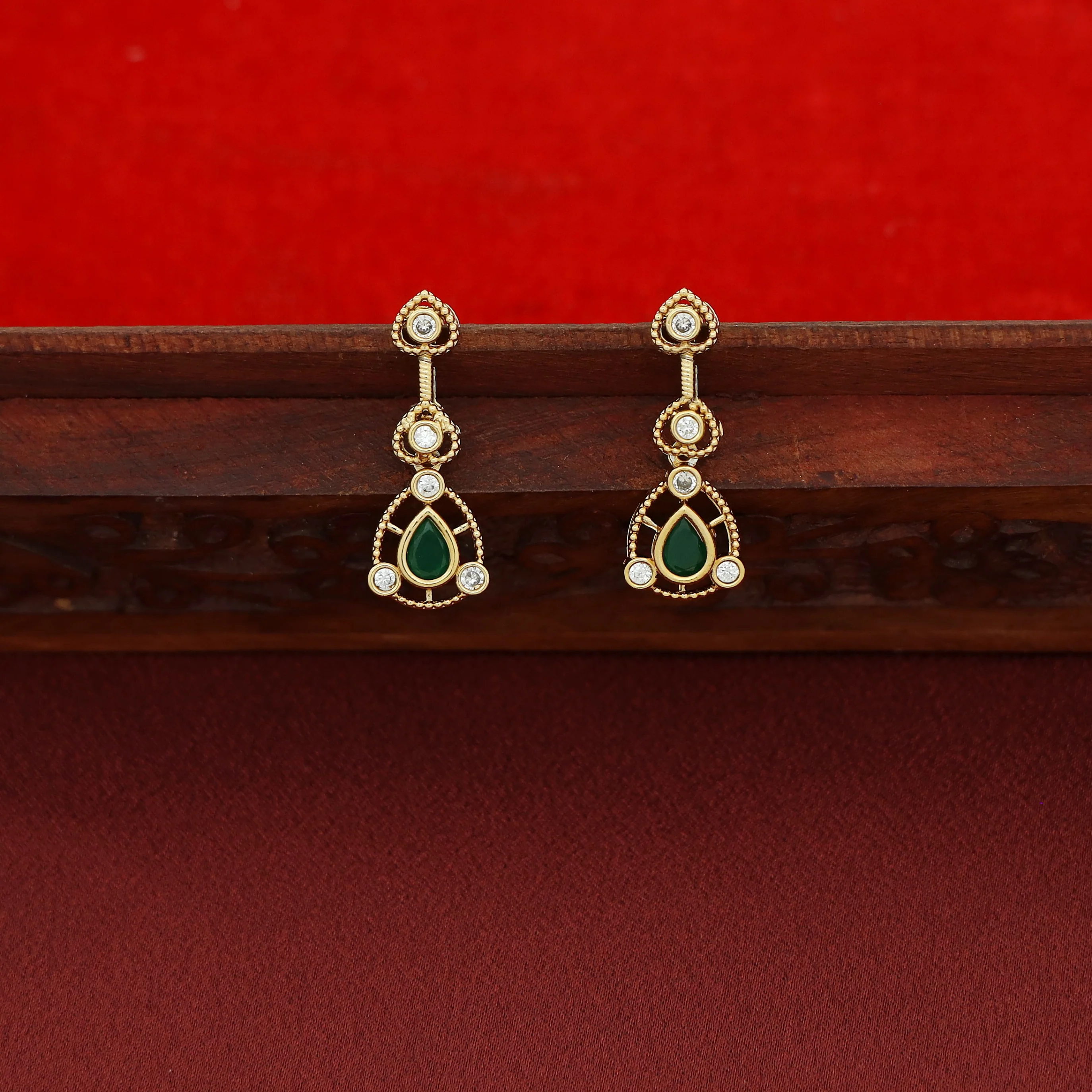 Lailana Rain Drop Stone Short Neckpiece with Earring - Image 4