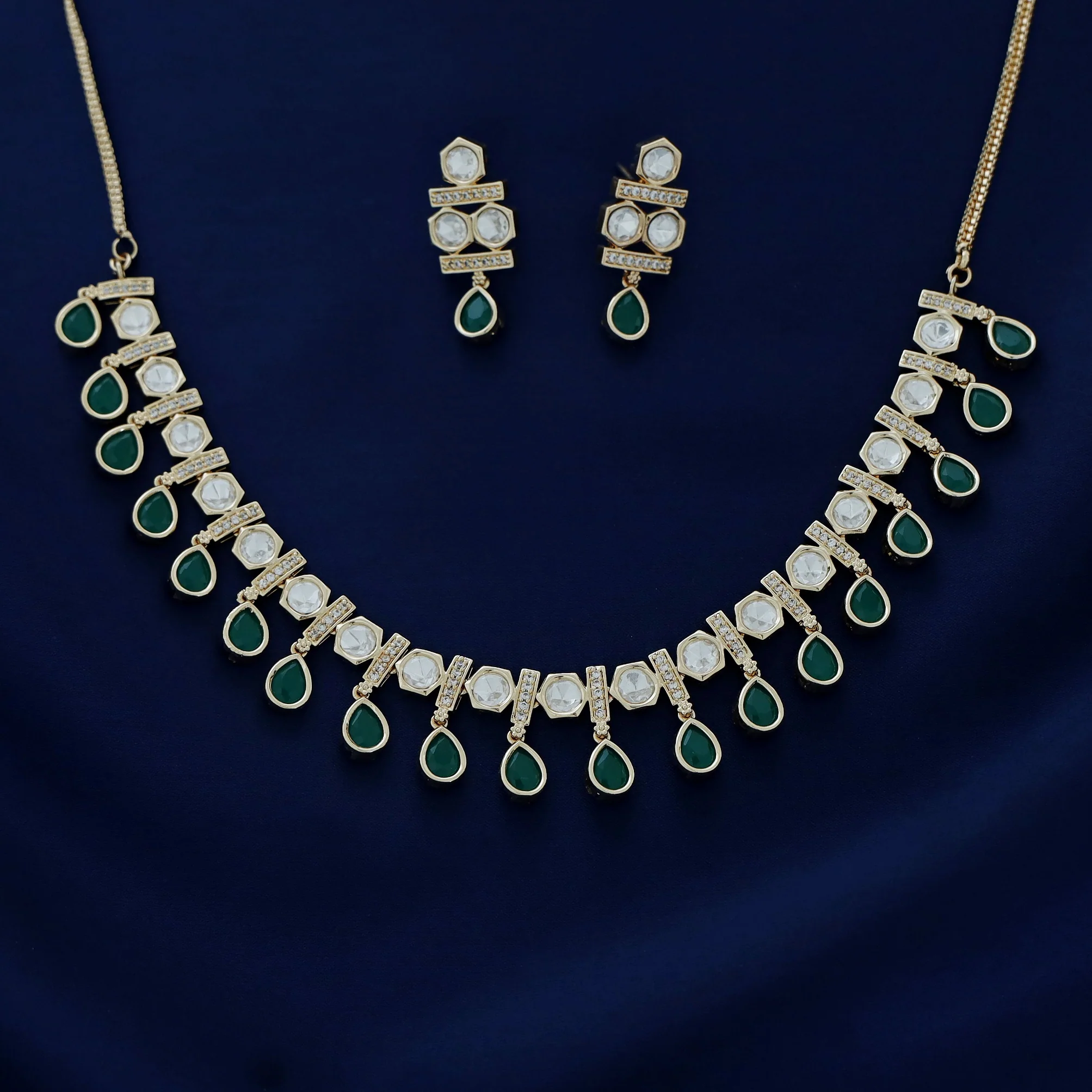 Lainika Kundan Drop Glossy Neckpiece With Earring - Image 3