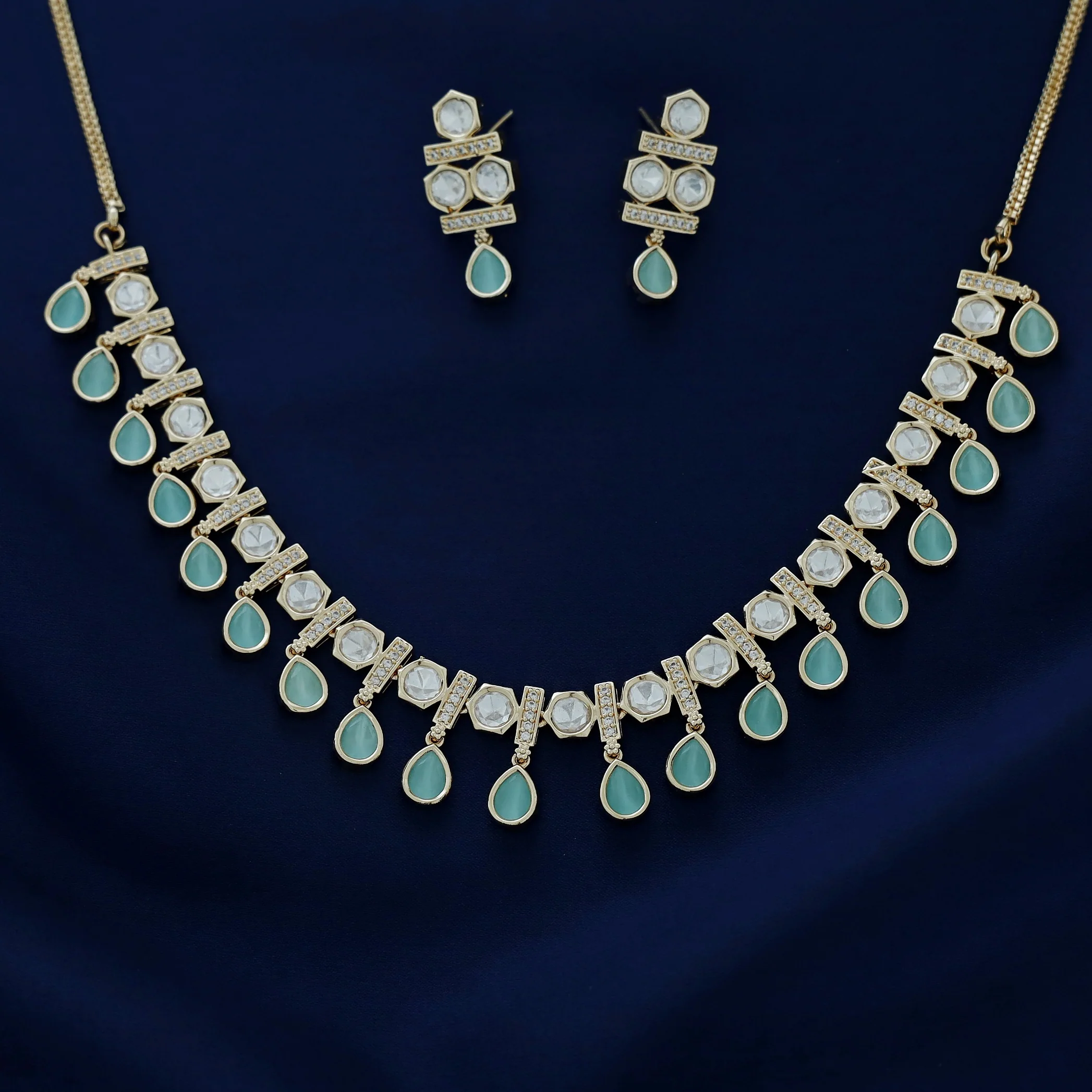 Lainika Kundan Drop Glossy Neckpiece With Earring - Image 4