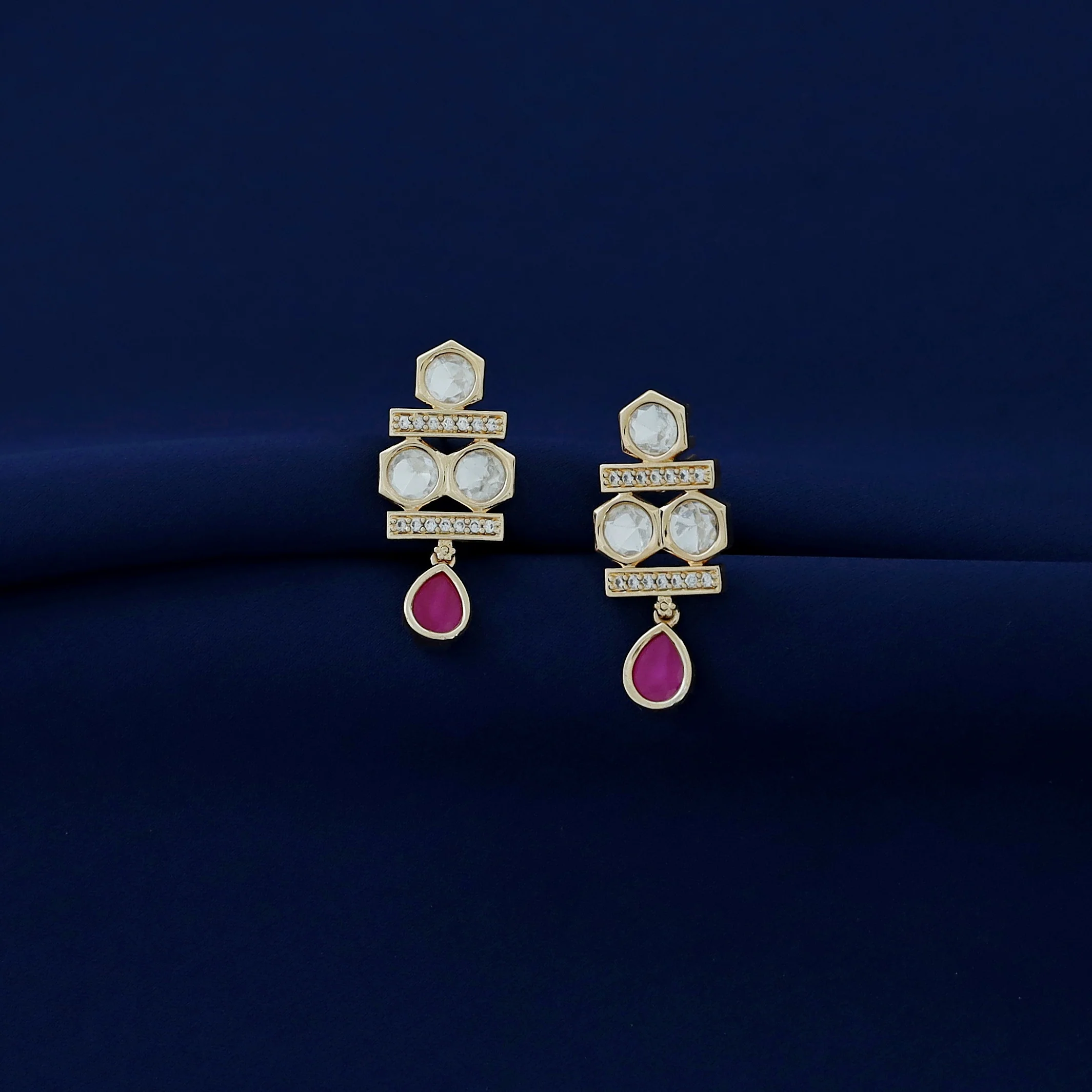 Lainika Kundan Drop Glossy Neckpiece With Earring - Image 9