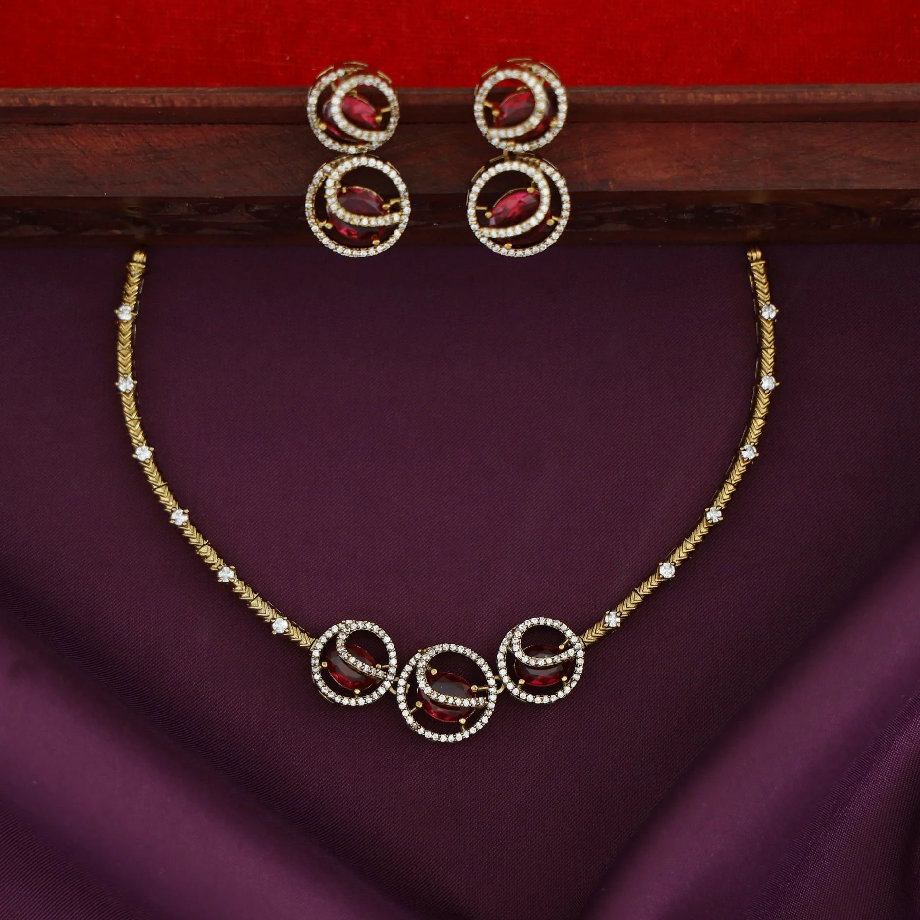 Laksha Tri Circle Oval Glossy Stiff Neckpiece With Earring - Image 4