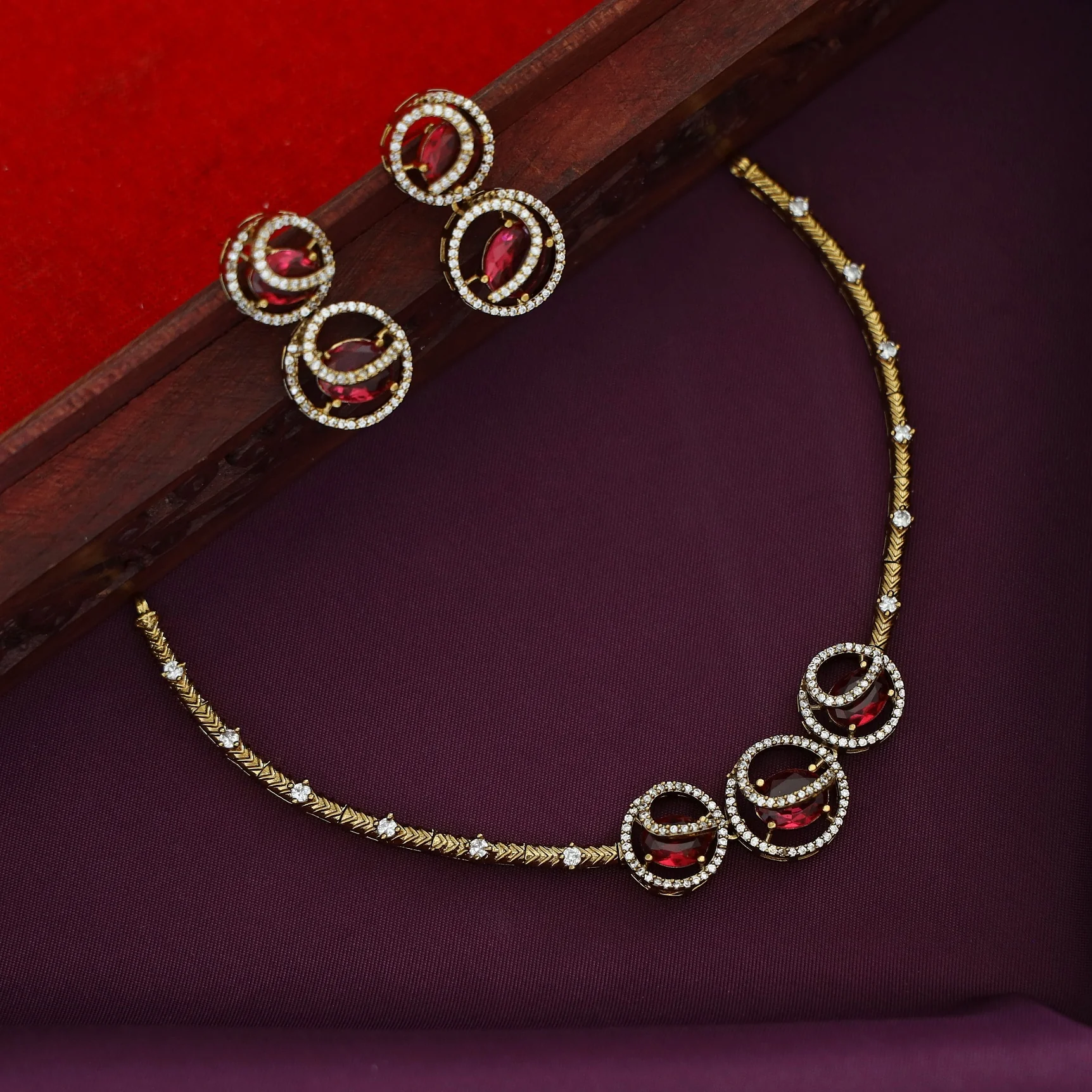 Laksha Tri Circle Oval Glossy Stiff Neckpiece With Earring - Image 7