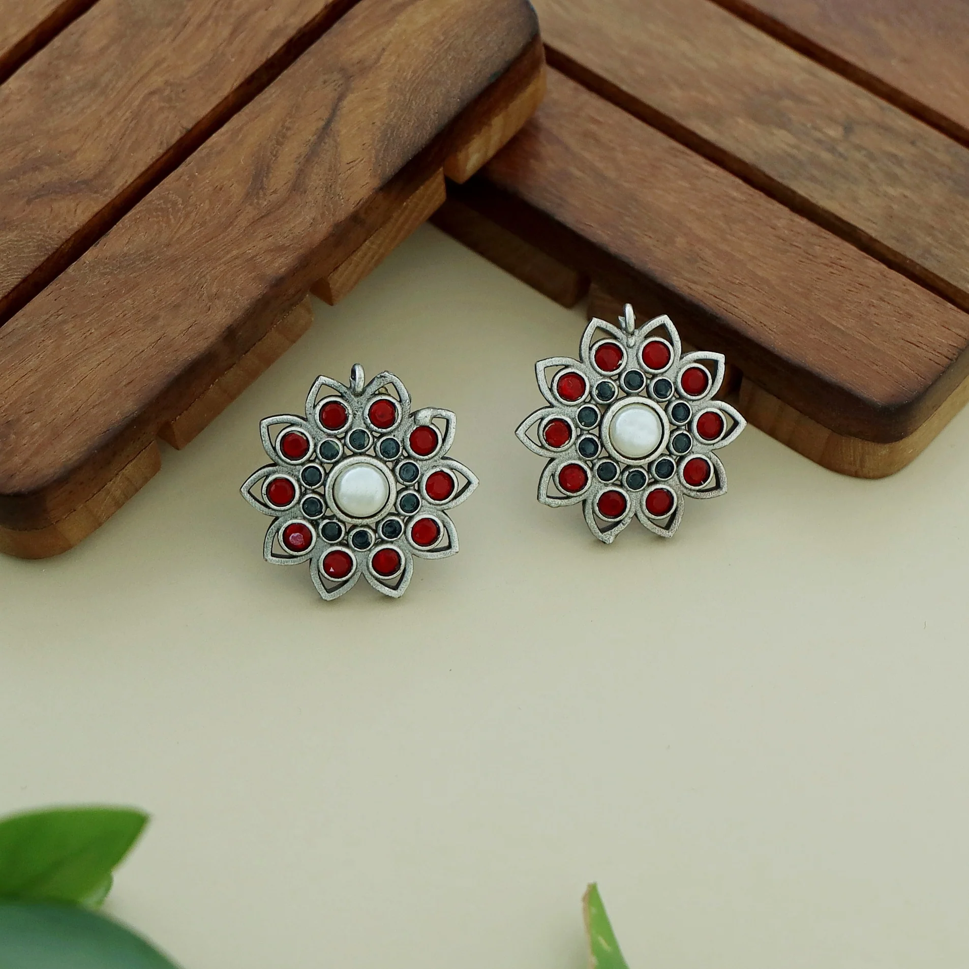 Larvia Flower Earring - Image 12