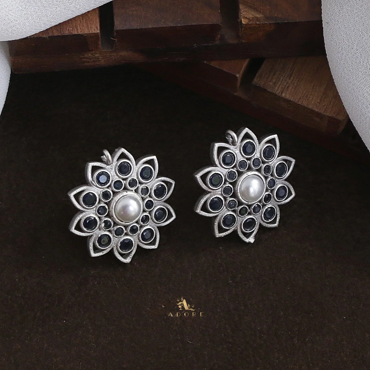 Larvia Flower Earring - Image 4
