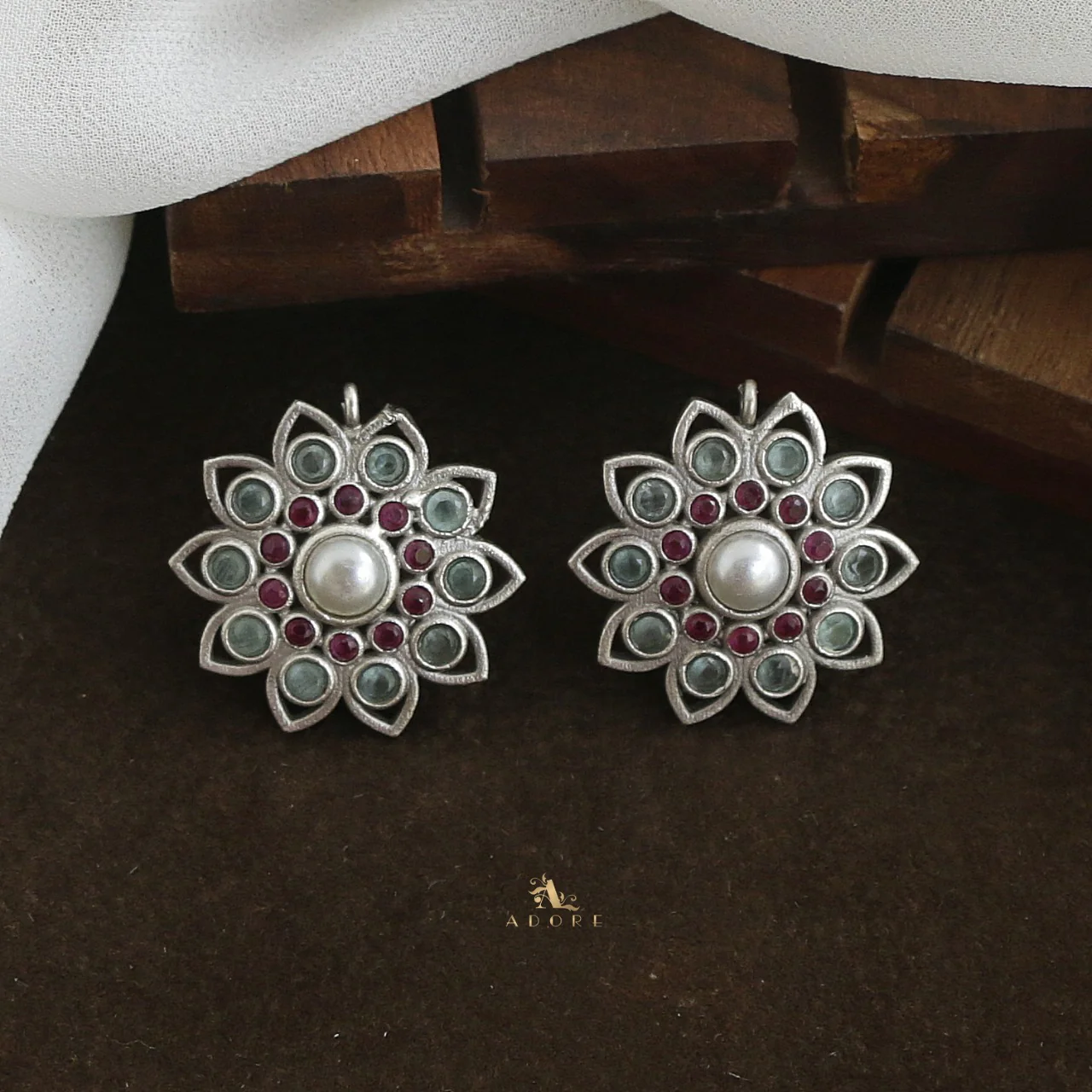 Larvia Flower Earring - Image 8