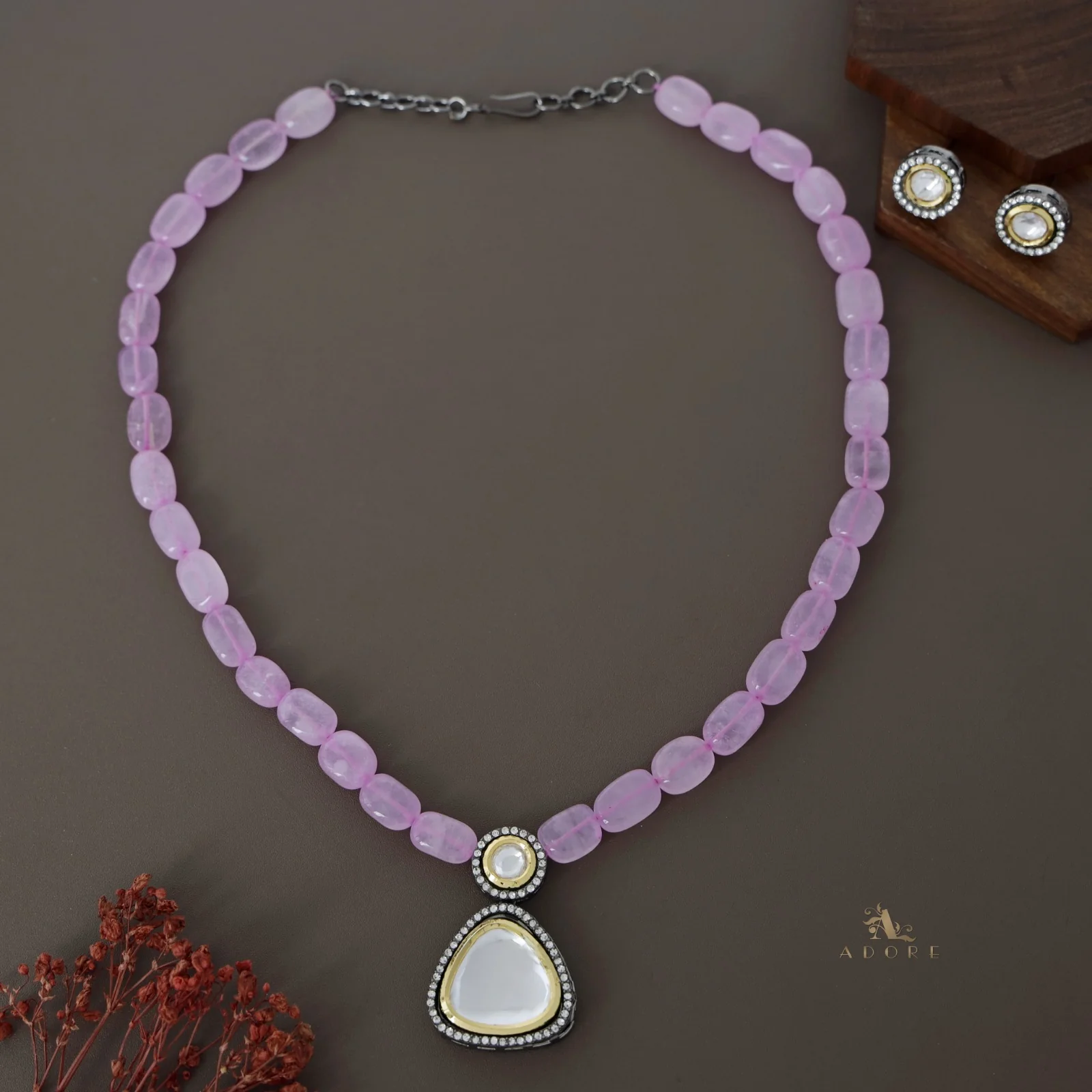Lavanika kundan Neckpiece With Stud - Image 12