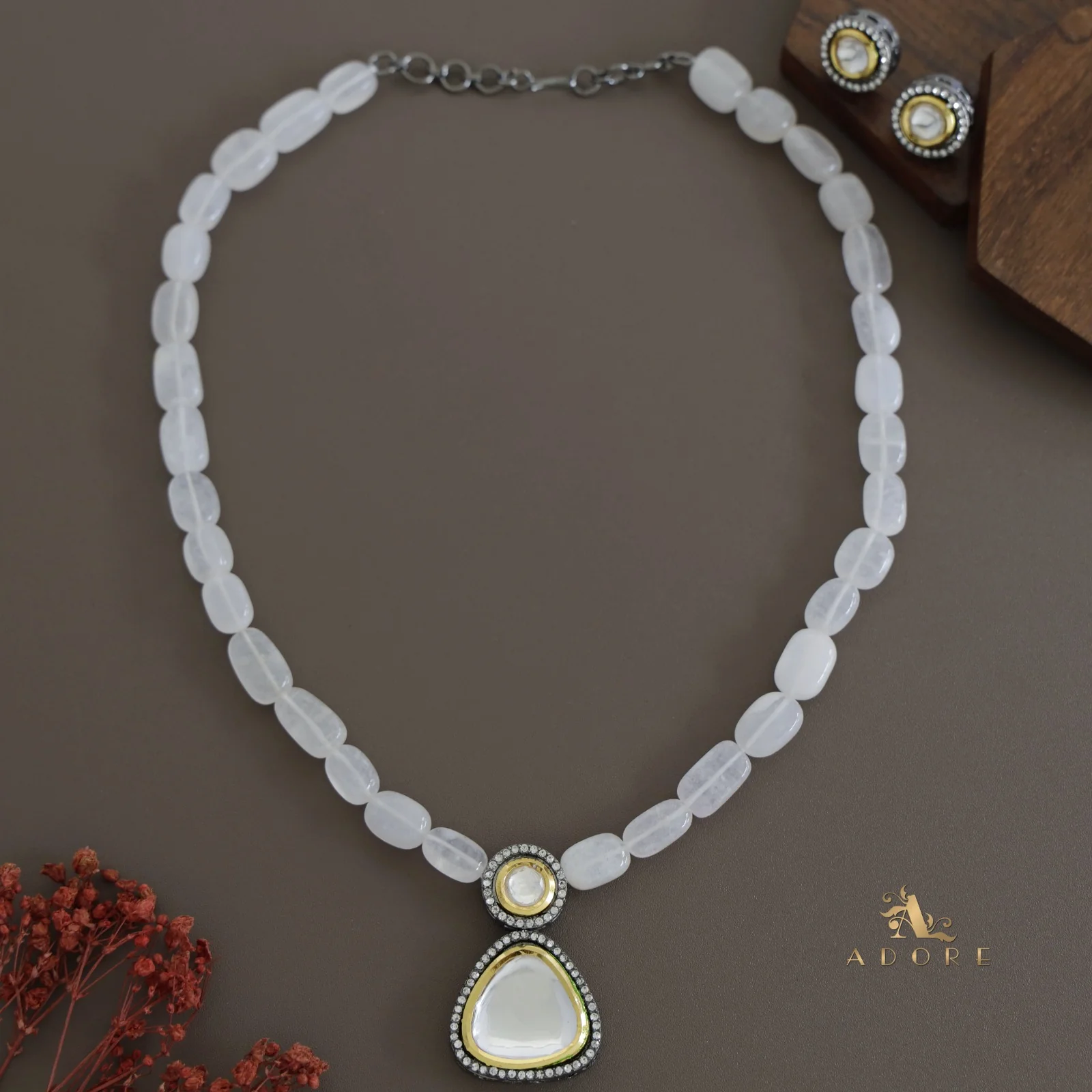 Lavanika kundan Neckpiece With Stud - Image 13