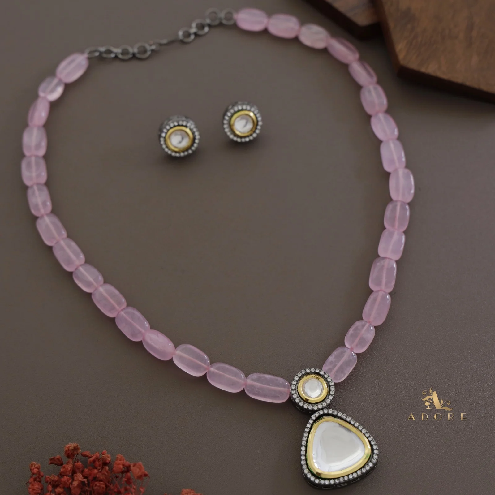 Lavanika kundan Neckpiece With Stud - Image 14