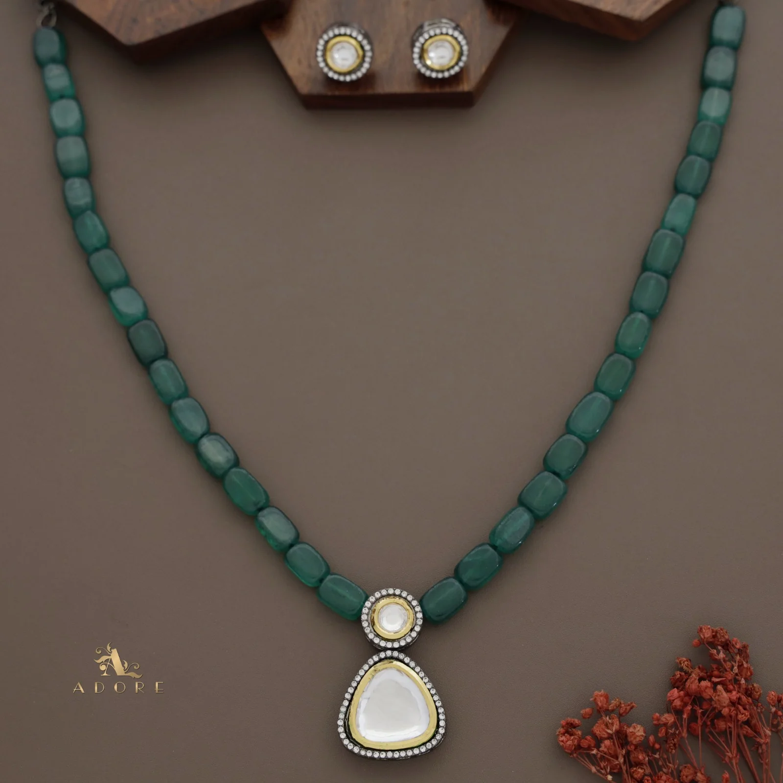Lavanika kundan Neckpiece With Stud - Image 17