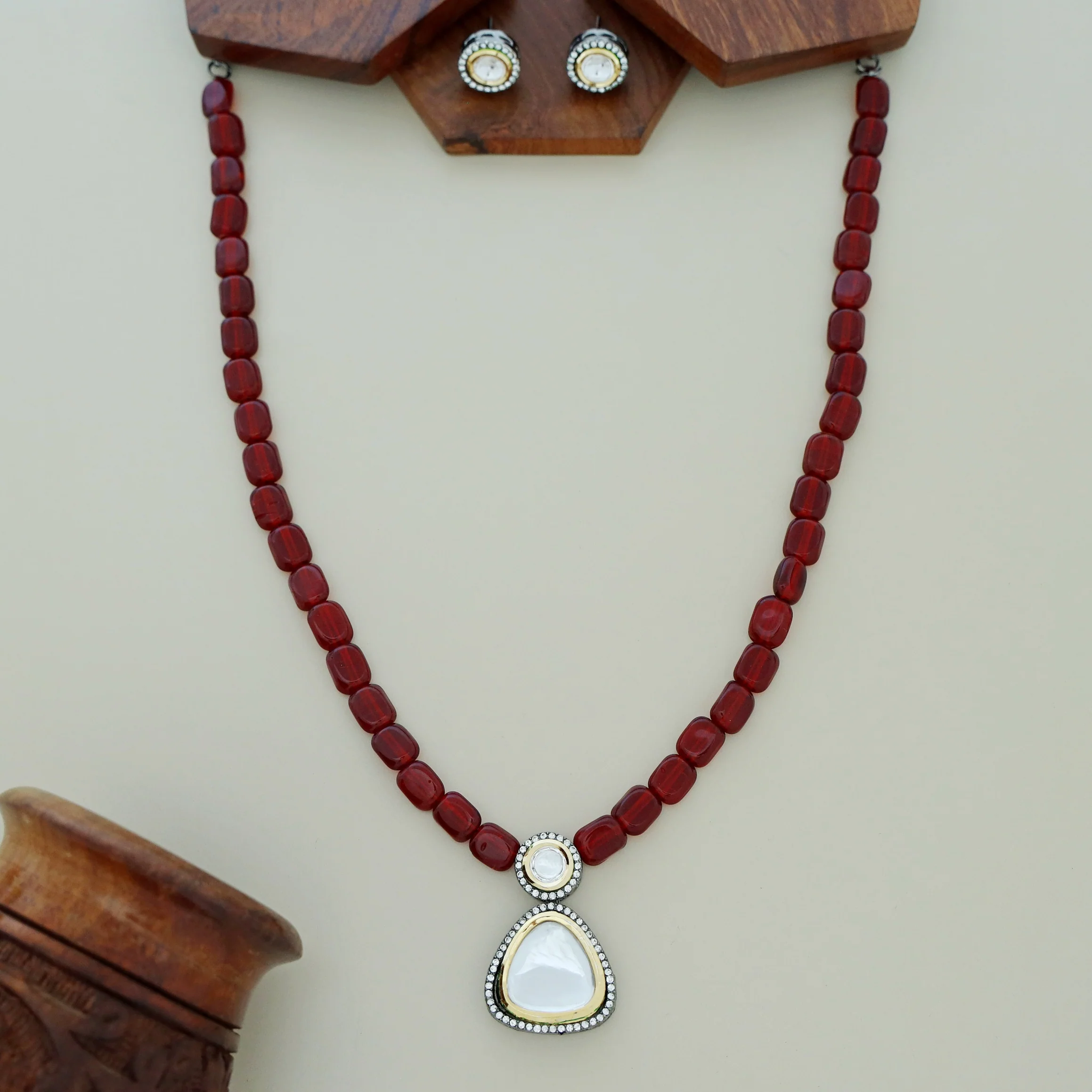 Lavanika kundan Neckpiece With Stud - Image 2