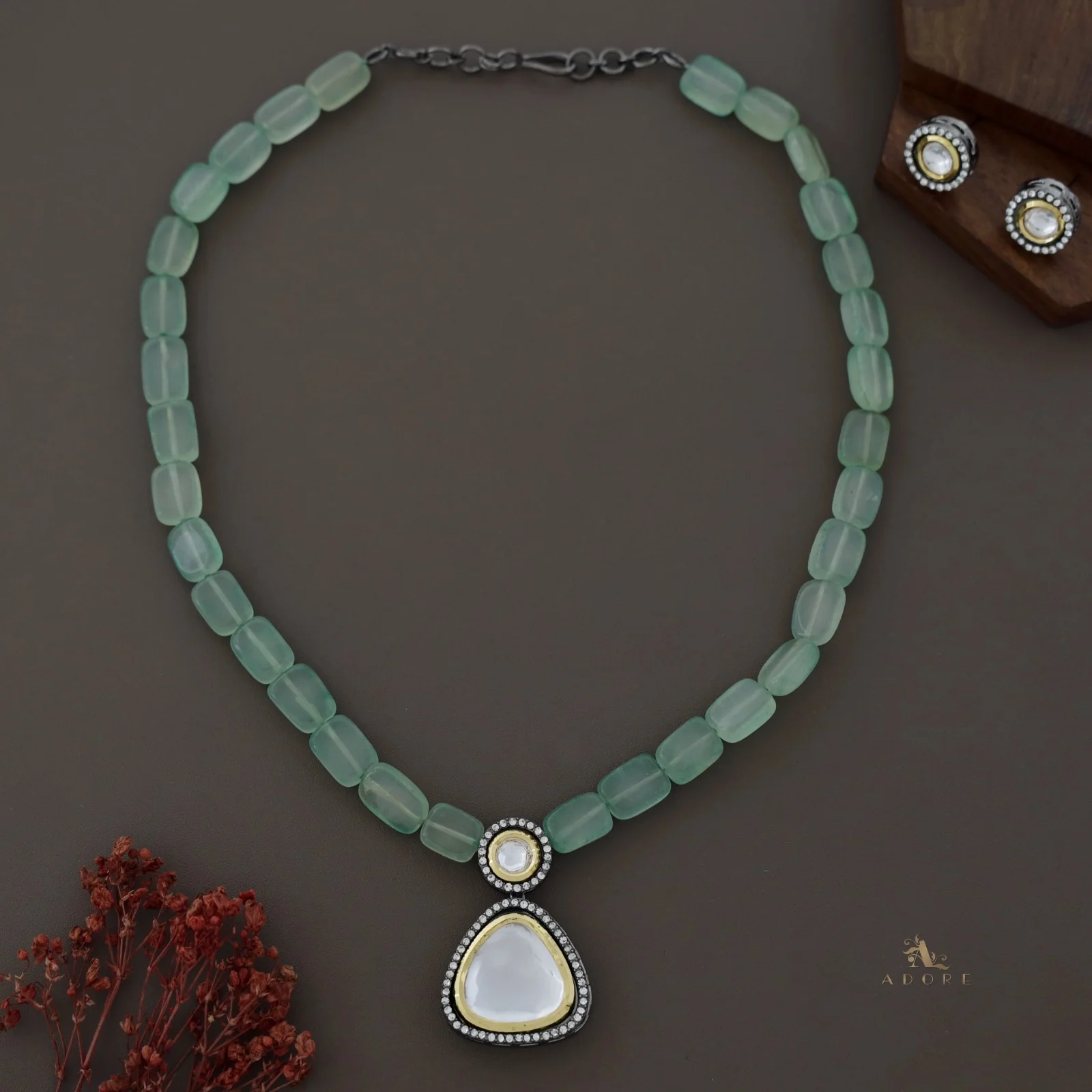 Lavanika kundan Neckpiece With Stud - Image 6