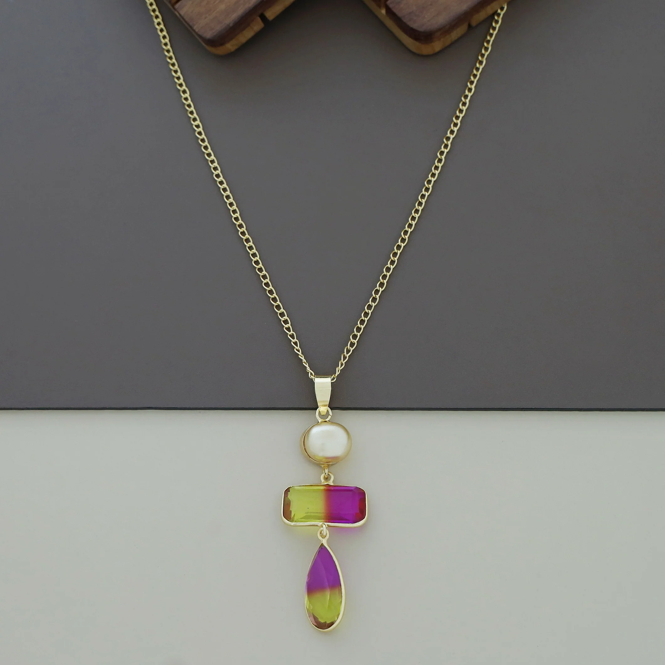 Laya Glossy And Pearl Neckpiece - Image 2