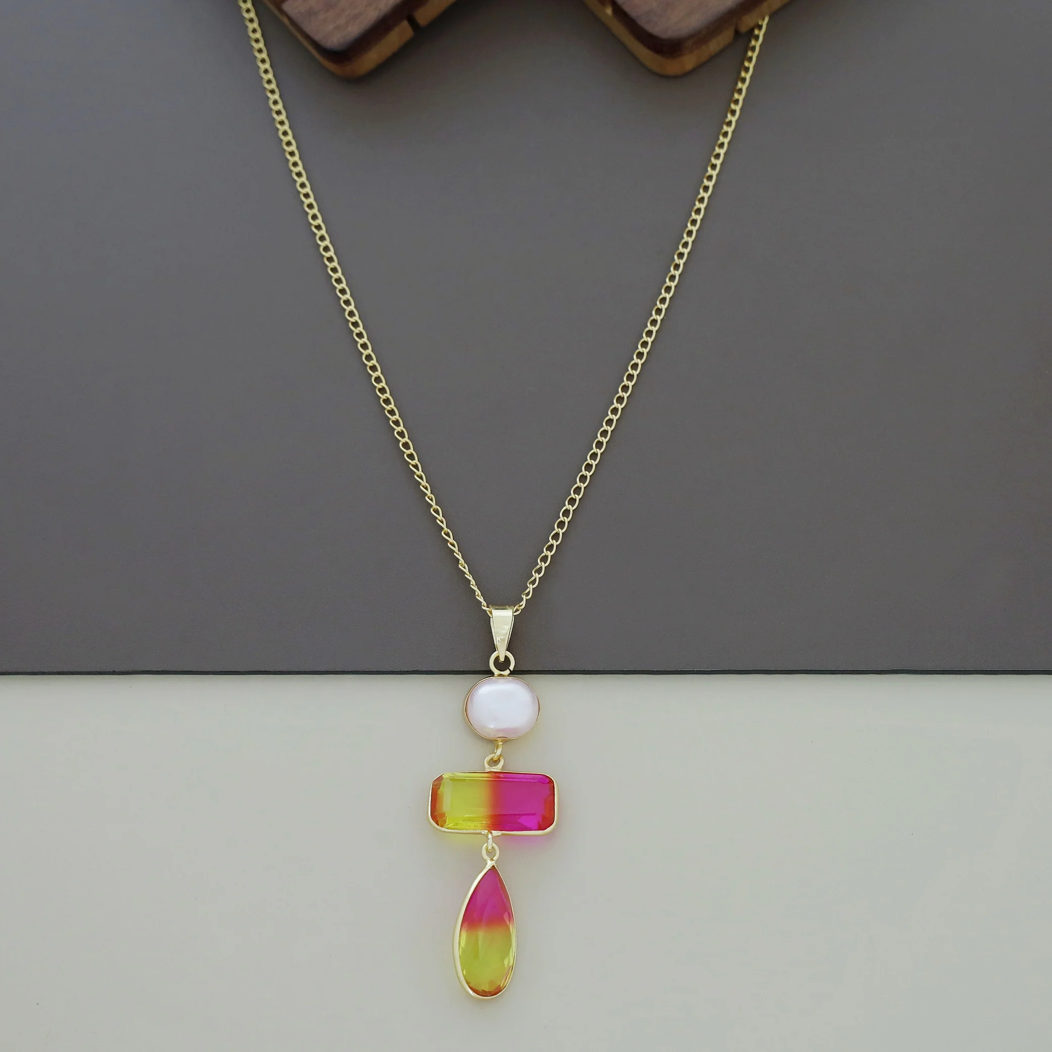 Laya Glossy And Pearl Neckpiece - Image 3