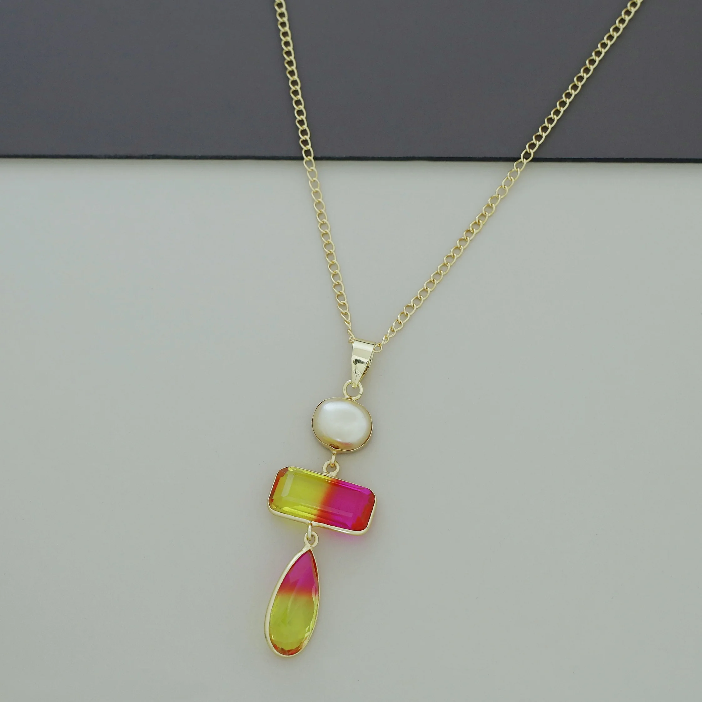 Laya Glossy And Pearl Neckpiece - Image 4