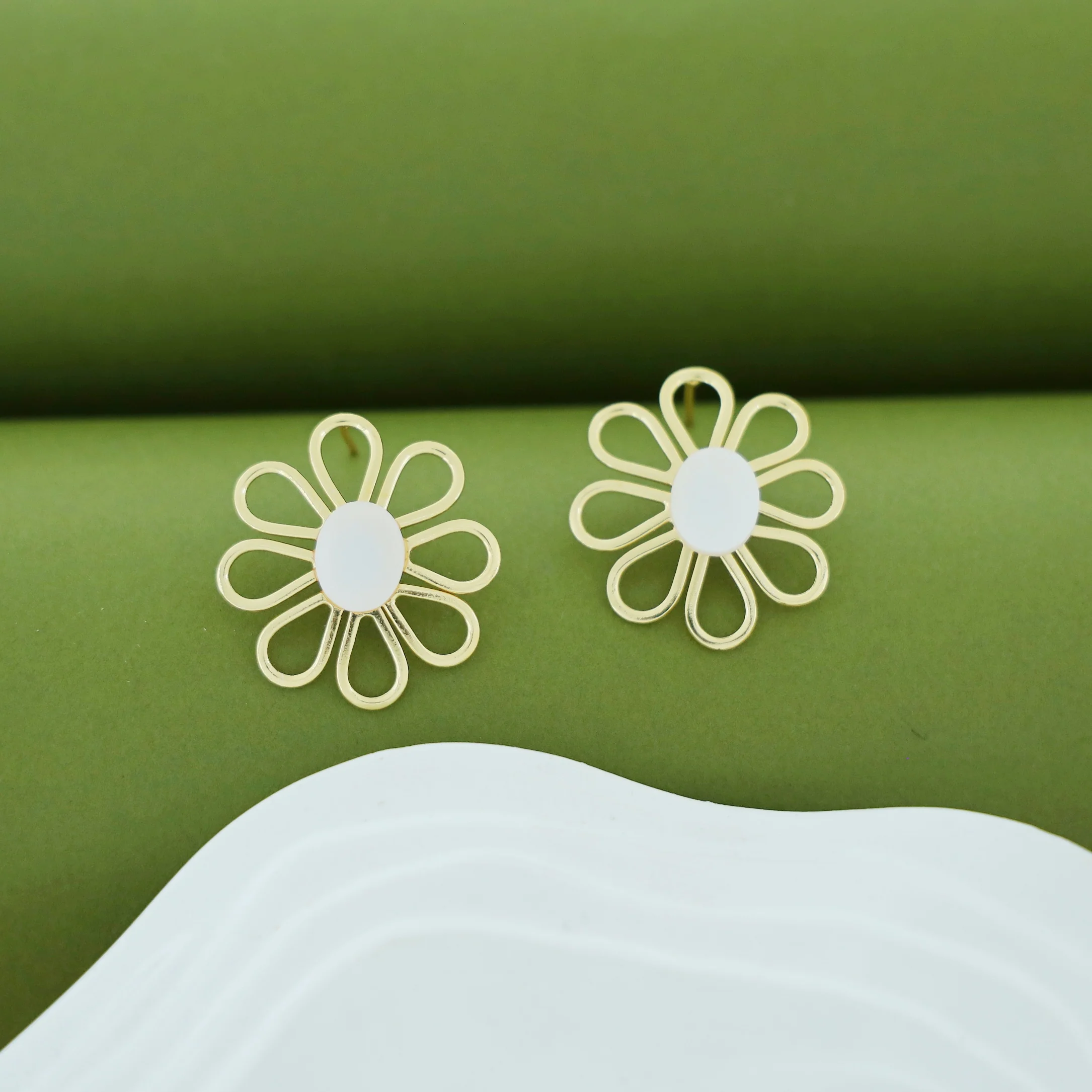 Lee Golden Flower Earring - Image 3