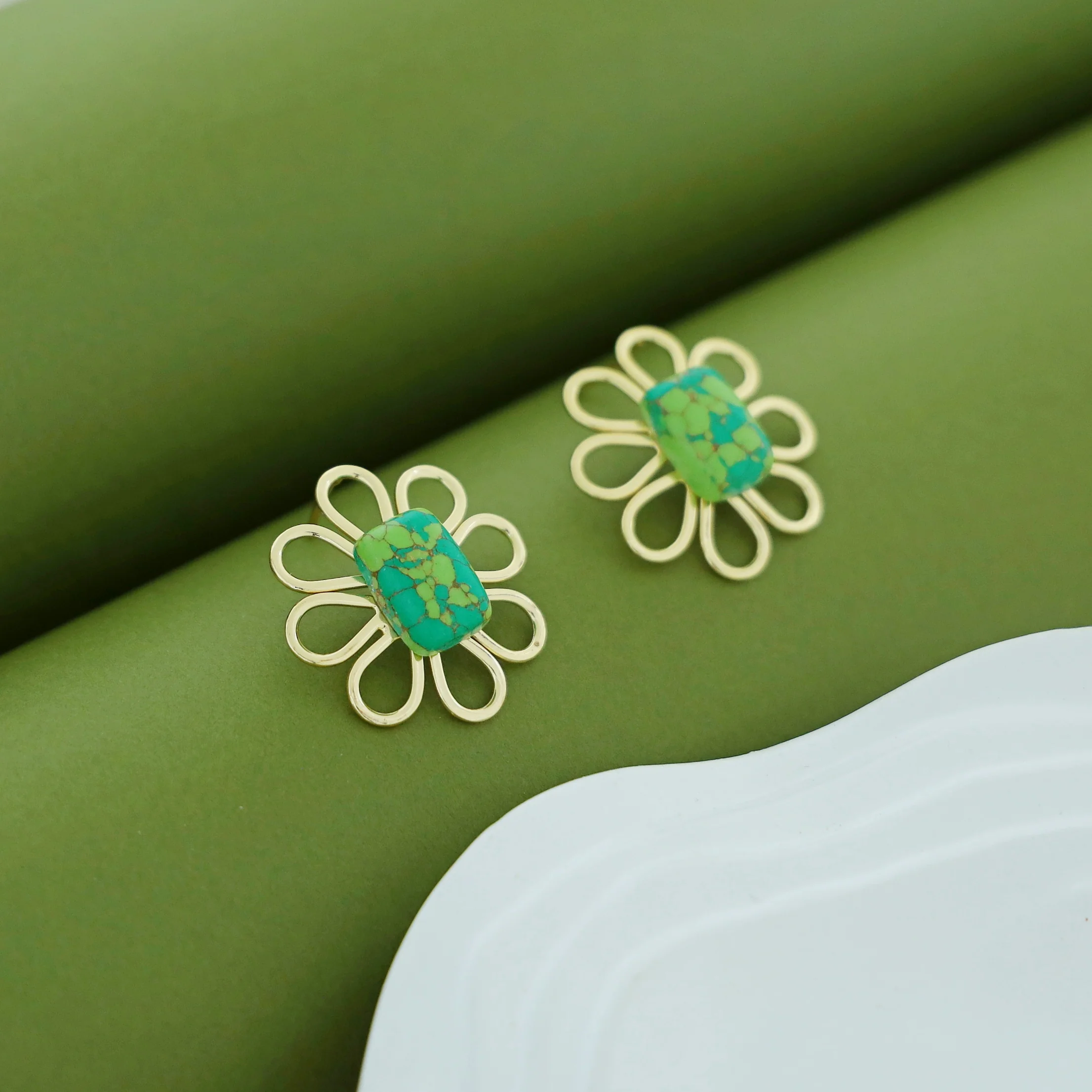 Lee Golden Flower Earring - Image 4