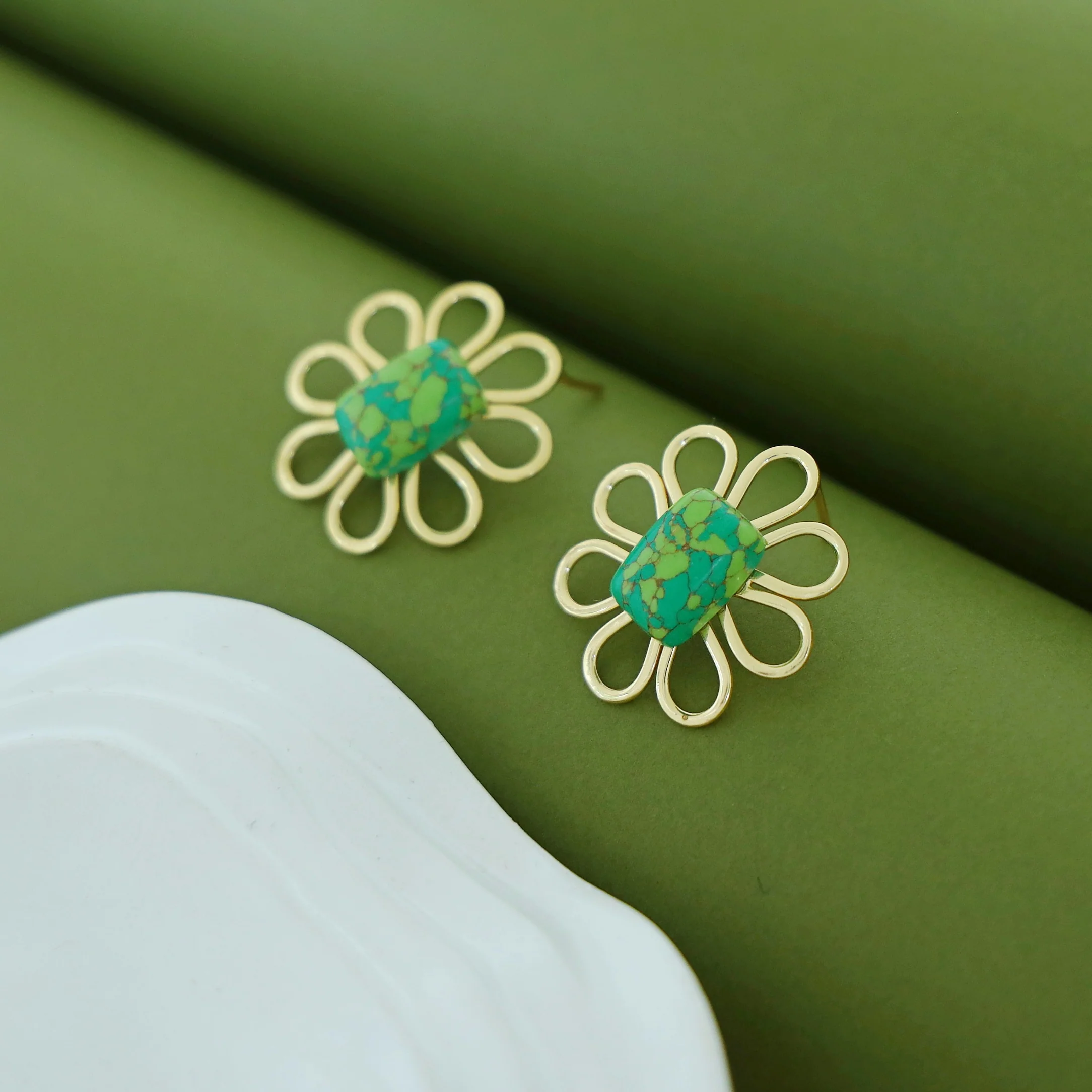Lee Golden Flower Earring - Image 5