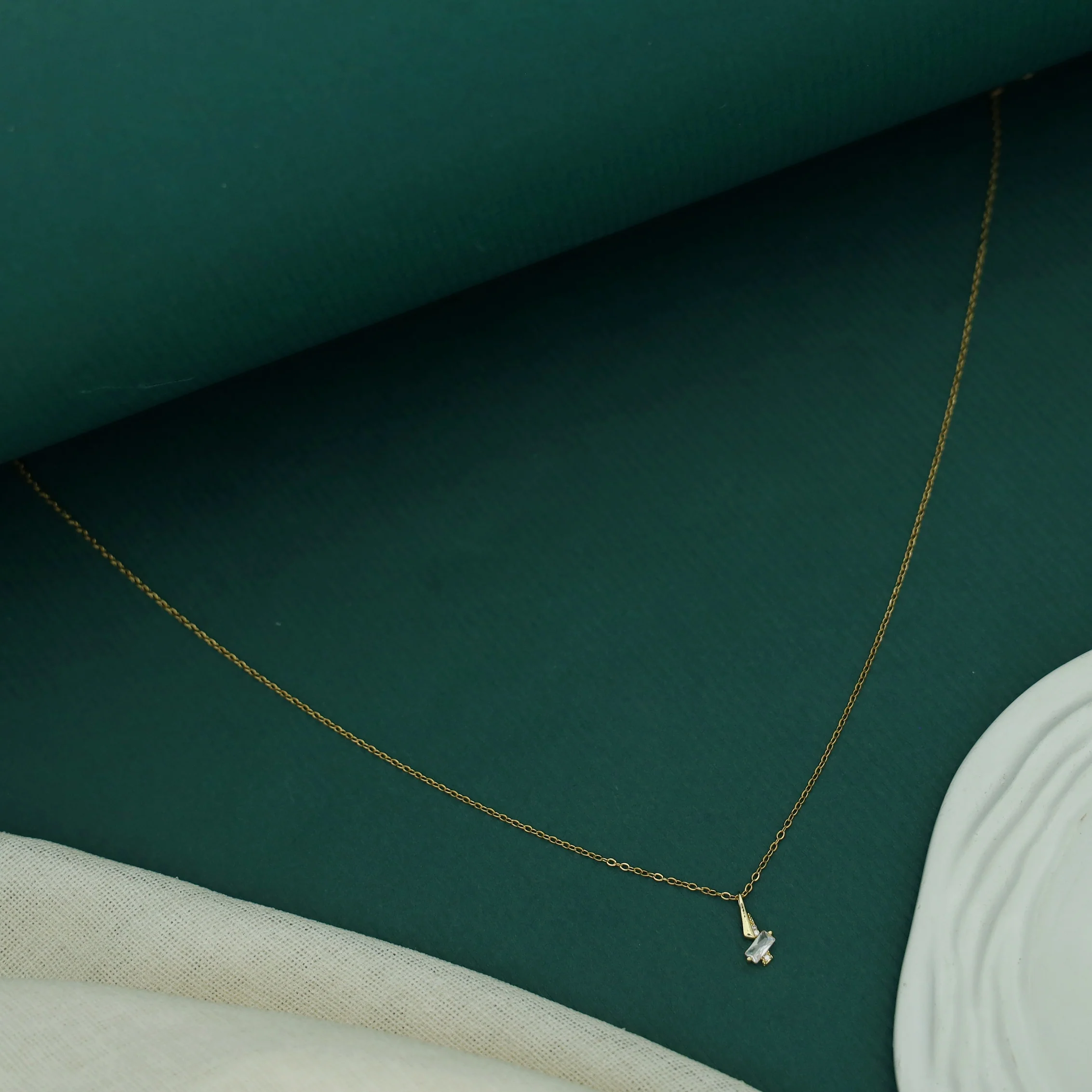 Leevina Rectangle Pendant Chainy Neckpiece - Image 3