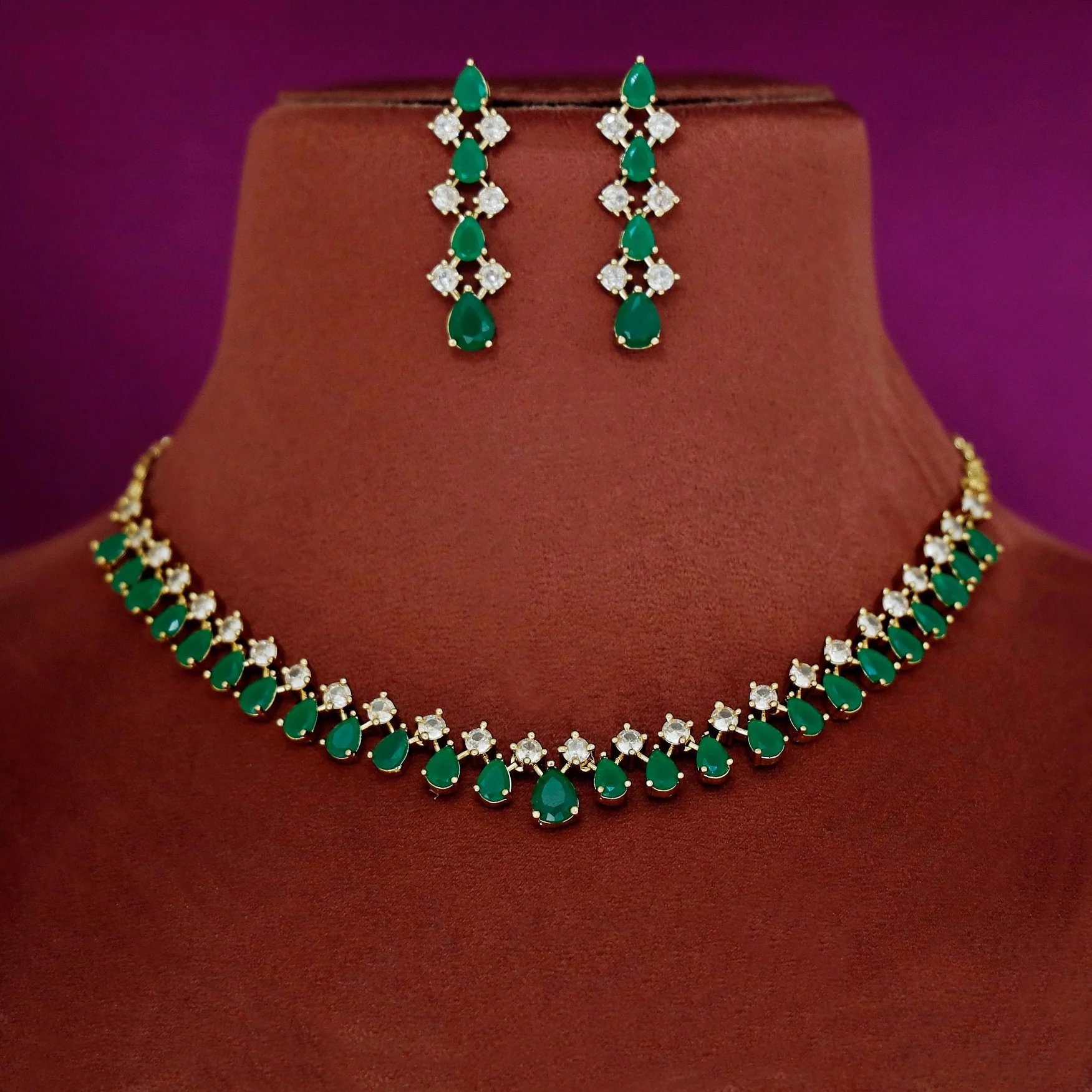 Leilani Claw Glossy Drop Short Neckpiece With Earring - Image 2