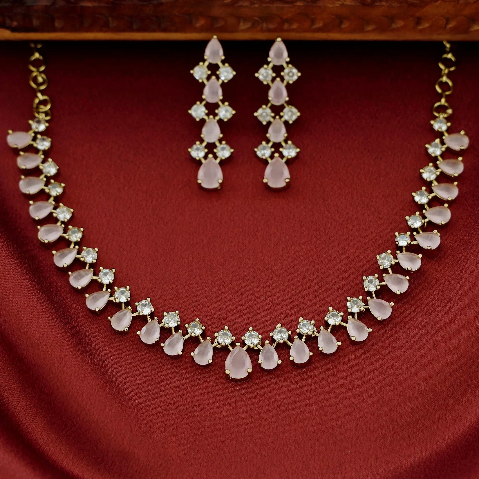 Leilani Claw Glossy Drop Short Neckpiece With Earring - Image 6