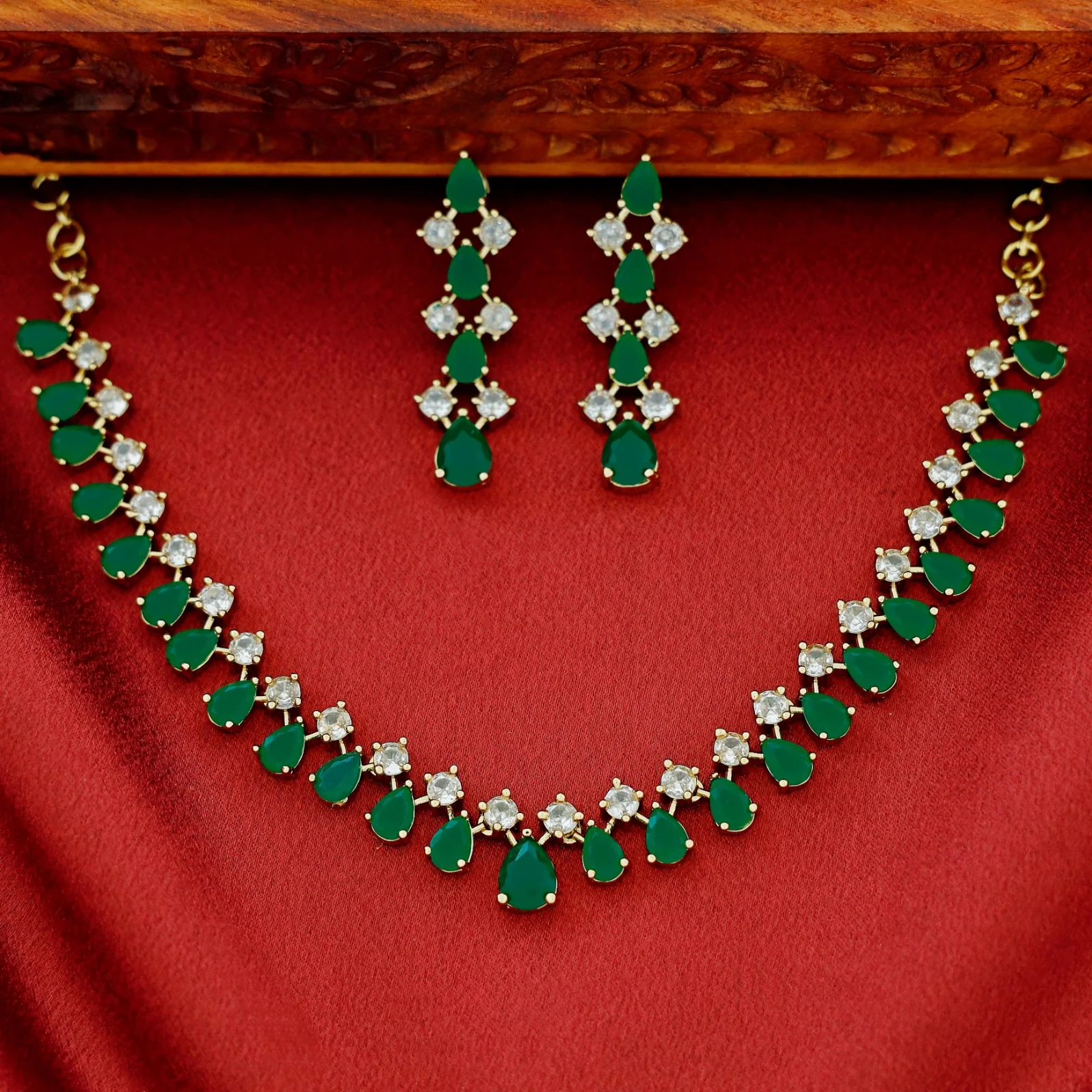 Leilani Claw Glossy Drop Short Neckpiece With Earring - Image 7