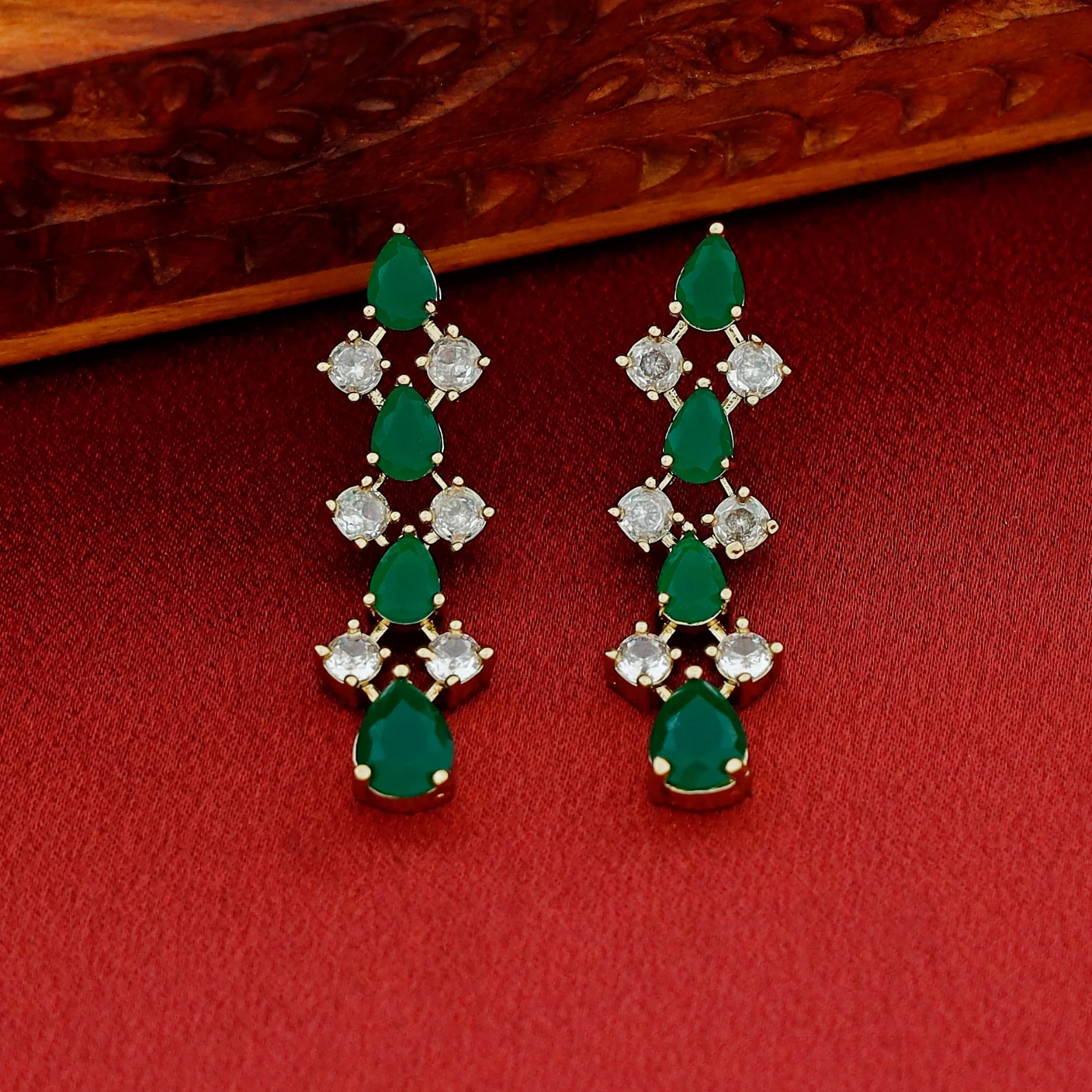 Leilani Claw Glossy Drop Short Neckpiece With Earring - Image 9