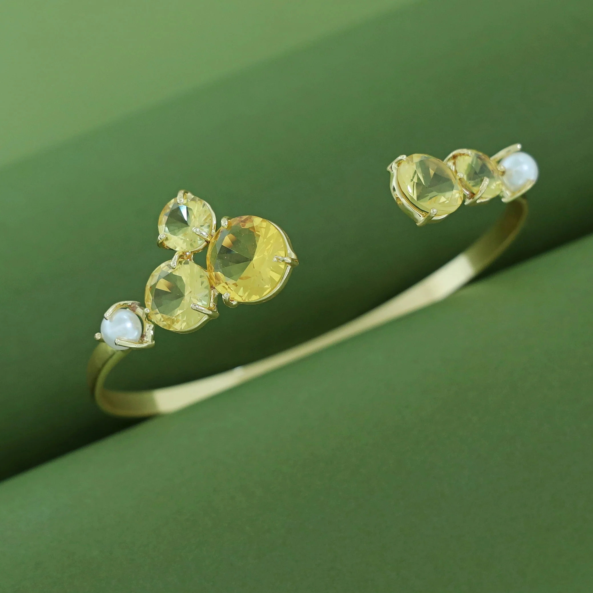 Leilani Claw Glossy Pearl Bangle - Image 3