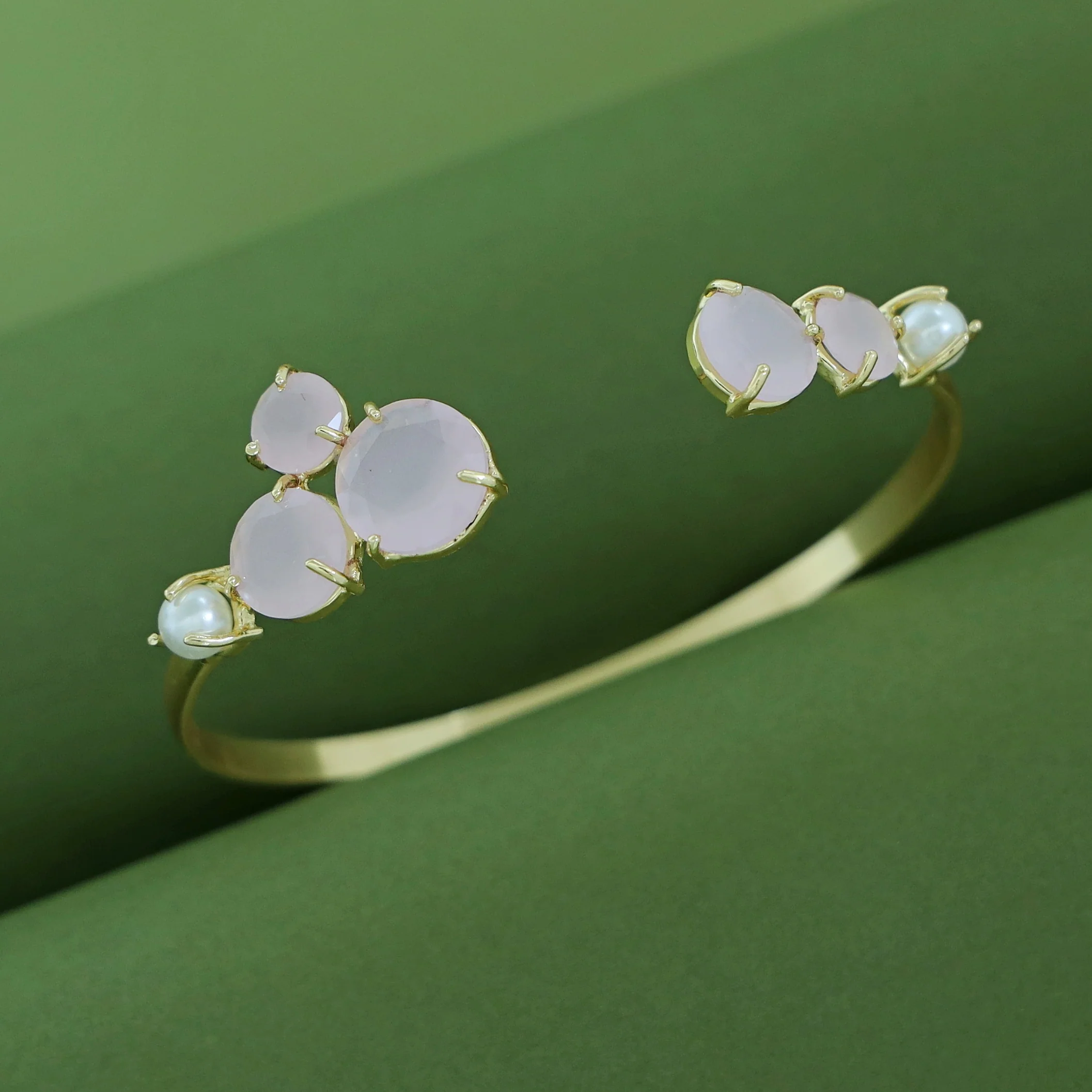 Leilani Claw Glossy Pearl Bangle - Image 4