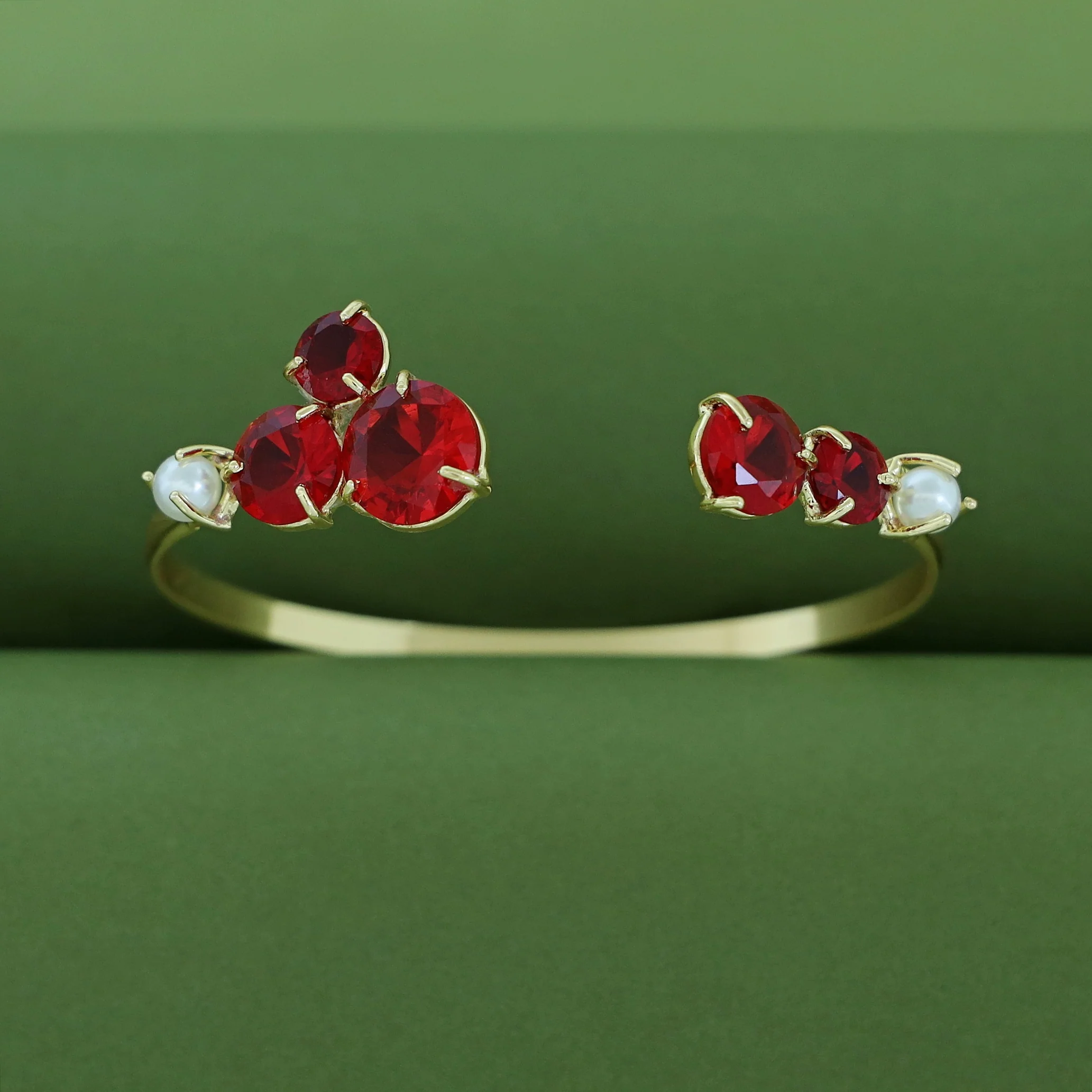 Leilani Claw Glossy Pearl Bangle - Image 5
