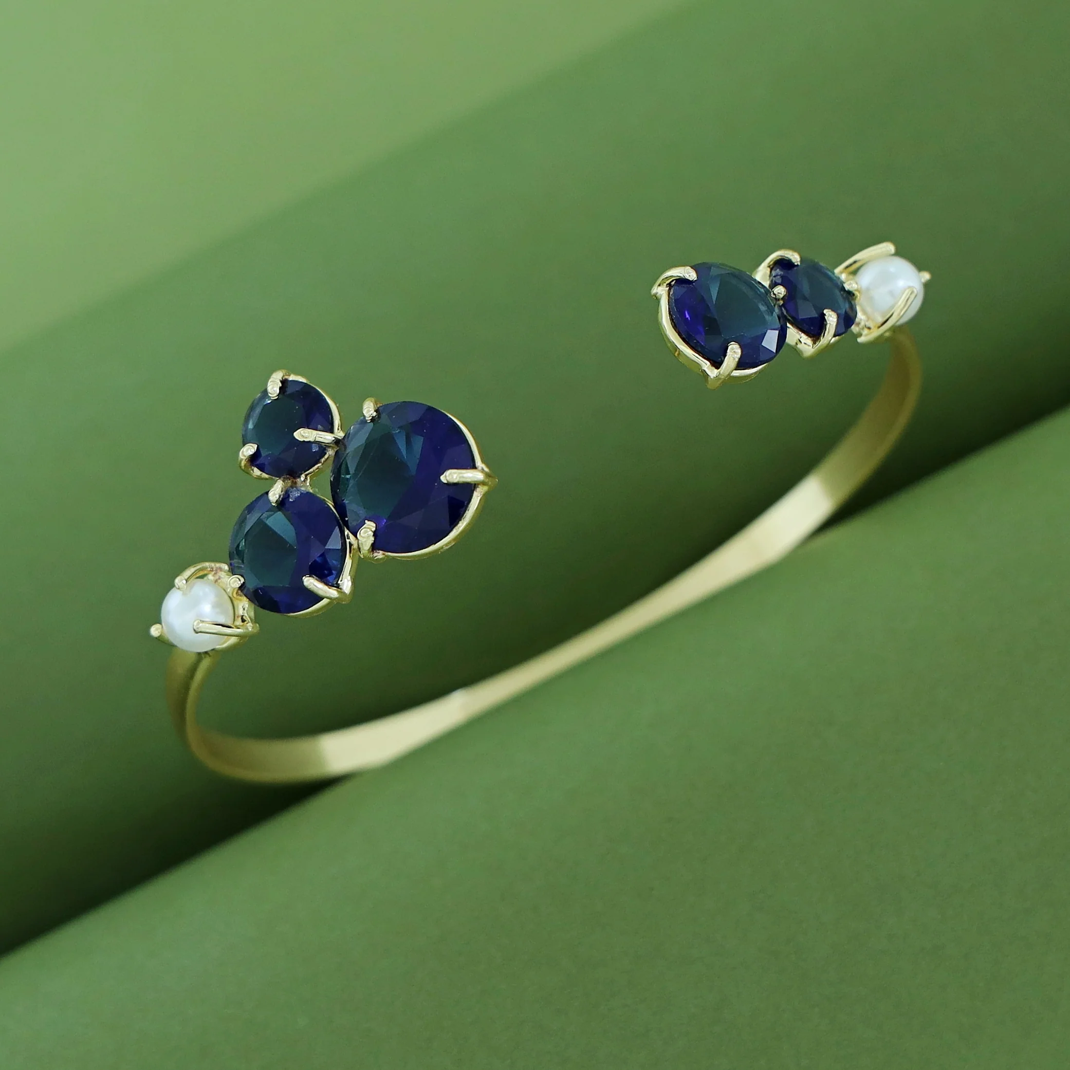 Leilani Claw Glossy Pearl Bangle - Image 7