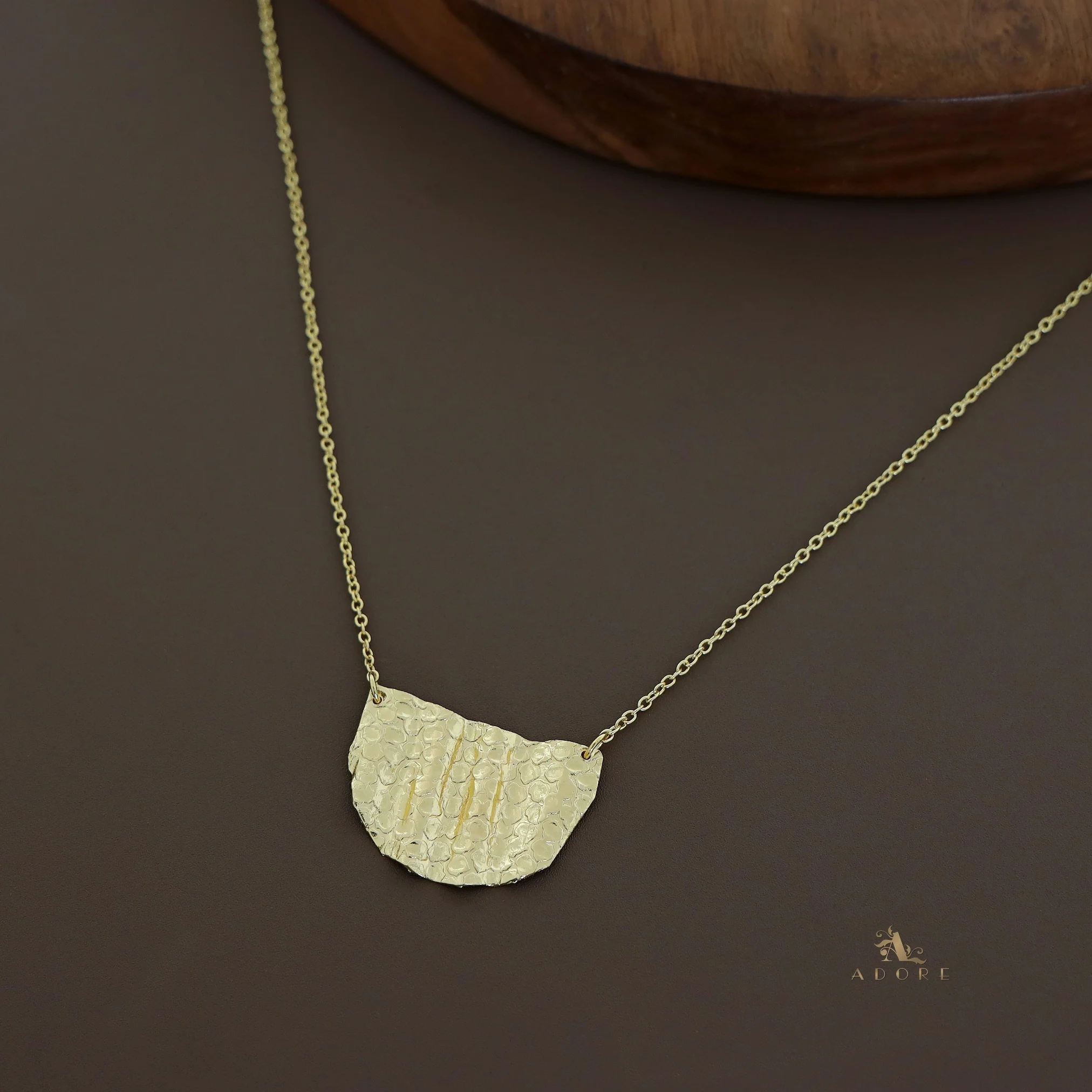Leslie Golden Semi Circle Wavy Neckpiece - Image 5