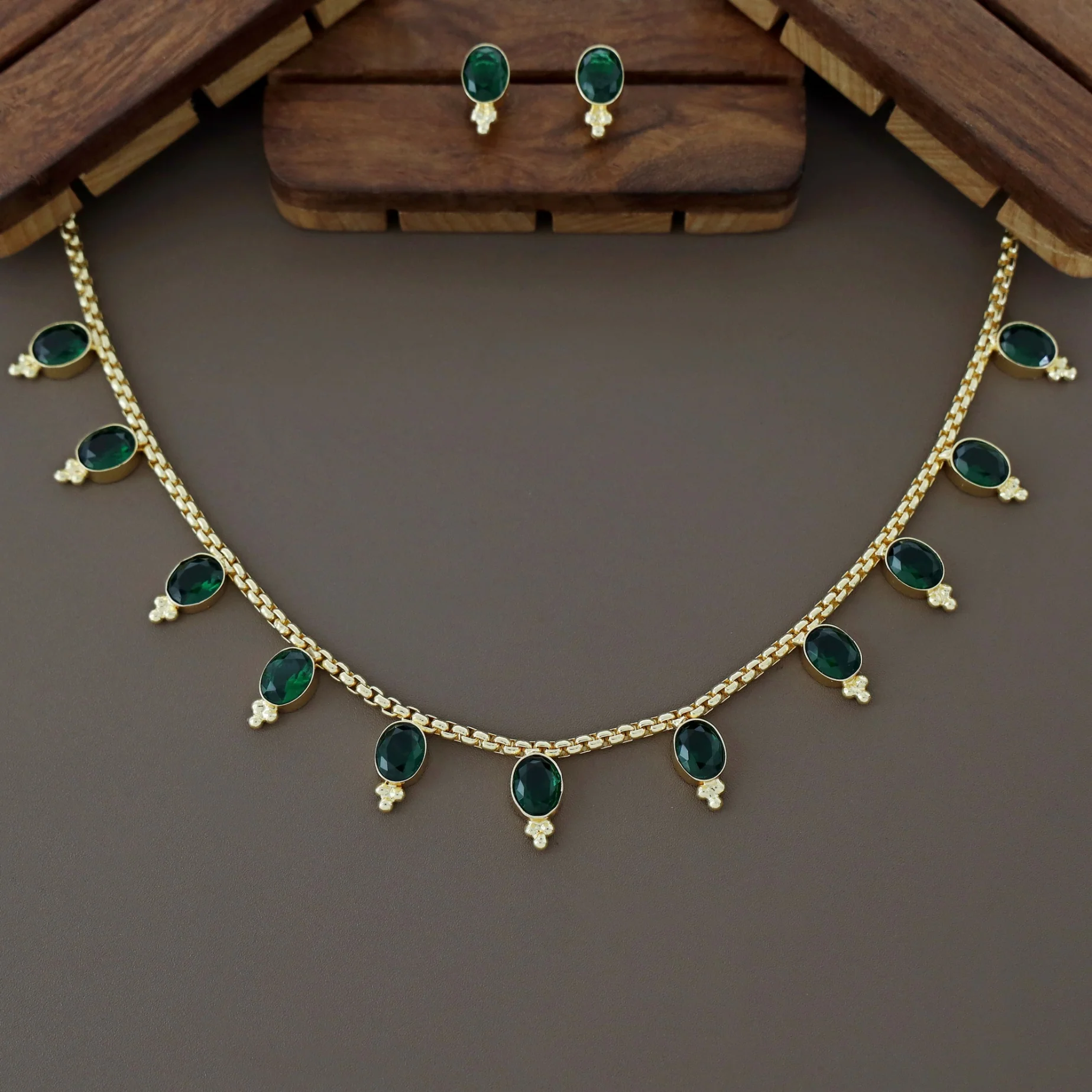 Letitia Golden Glossy Stone Neckpiece With Earring - Image 3