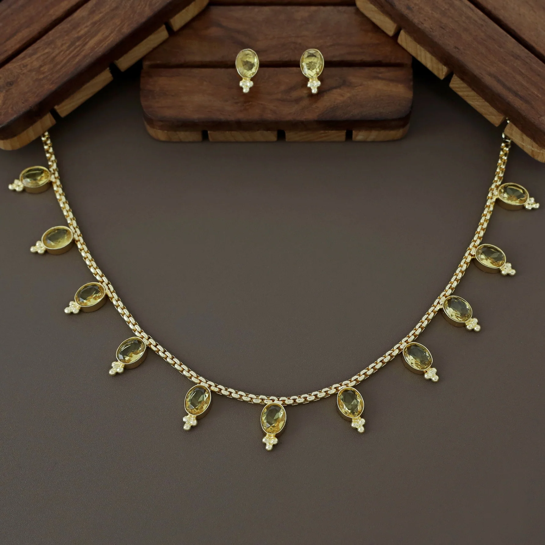 Letitia Golden Glossy Stone Neckpiece With Earring - Image 4