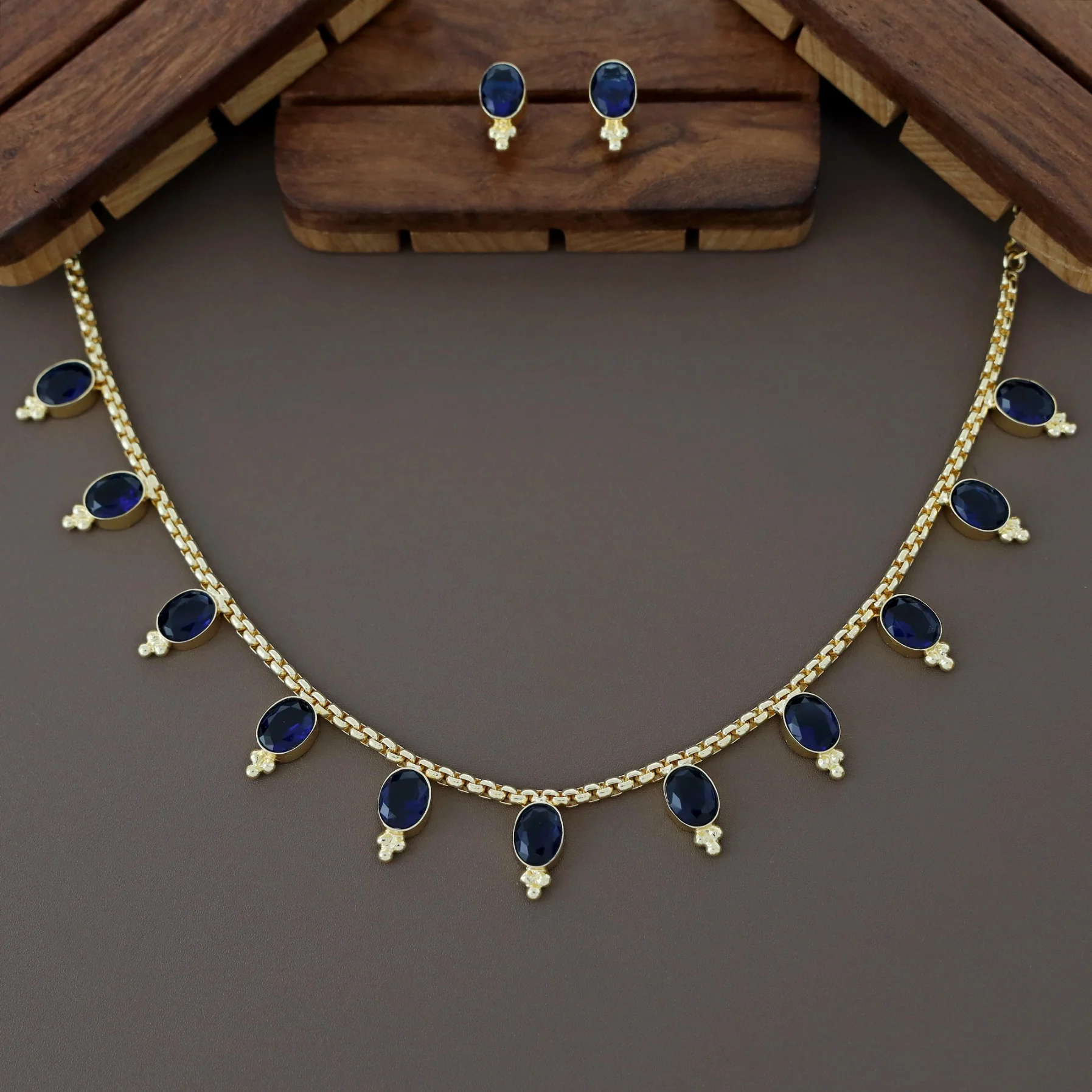 Letitia Golden Glossy Stone Neckpiece With Earring - Image 5
