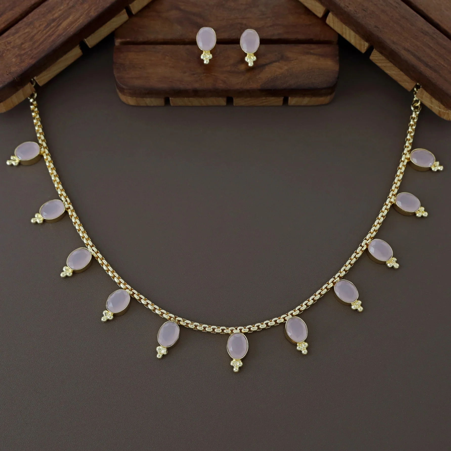 Letitia Golden Glossy Stone Neckpiece With Earring - Image 7