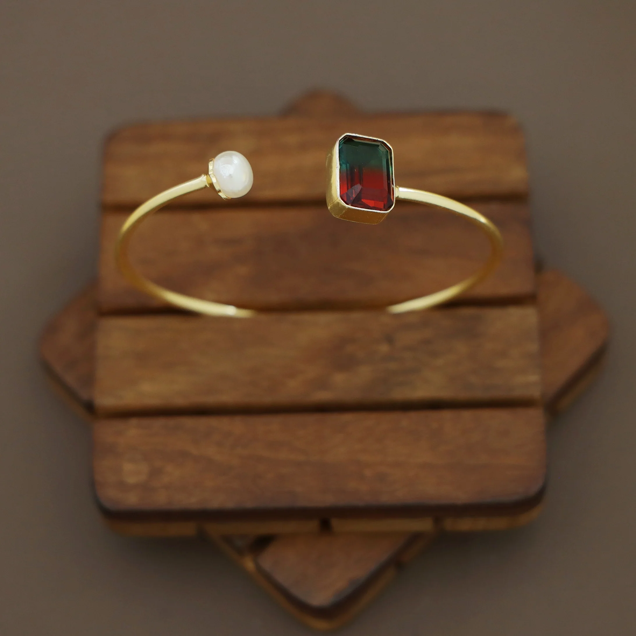 Lexi Rectangle Glossy With Pearl Bracelet - Image 4