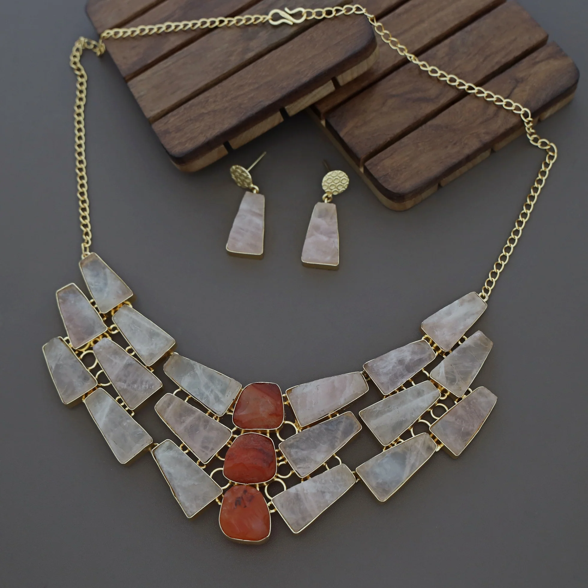 Leya Raw Stone Neckpiece With Earring - Image 11