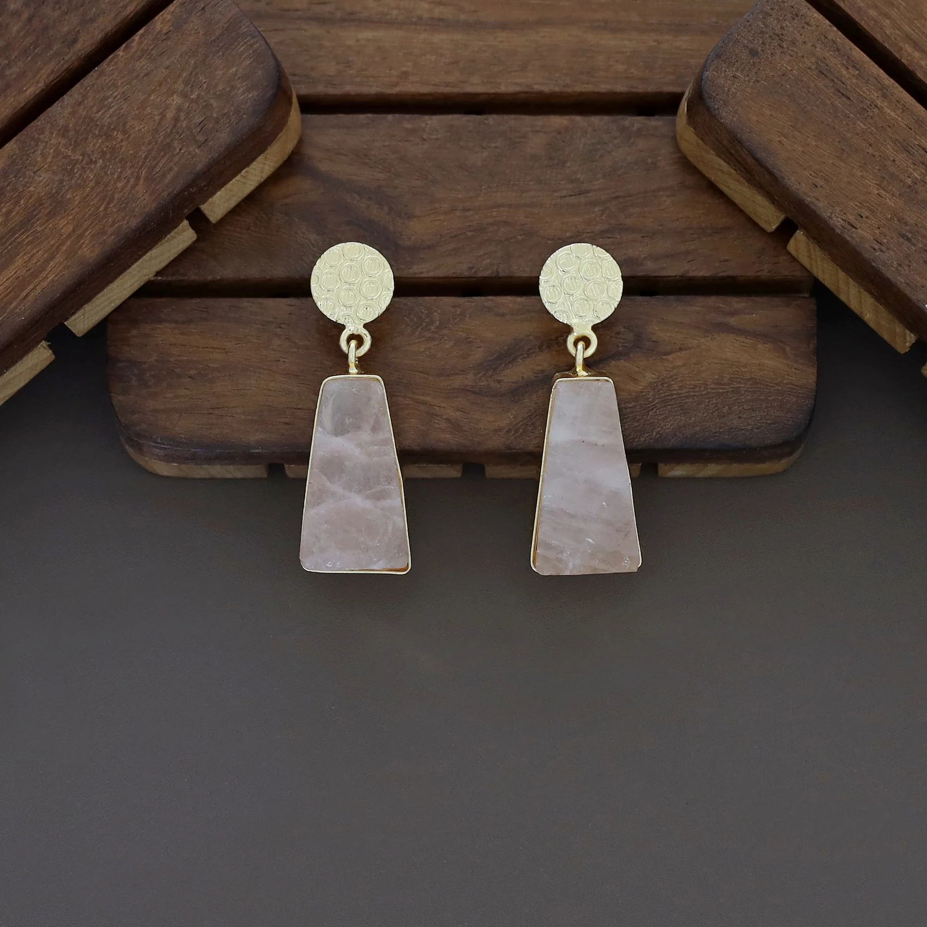 Leya Raw Stone Neckpiece With Earring - Image 12