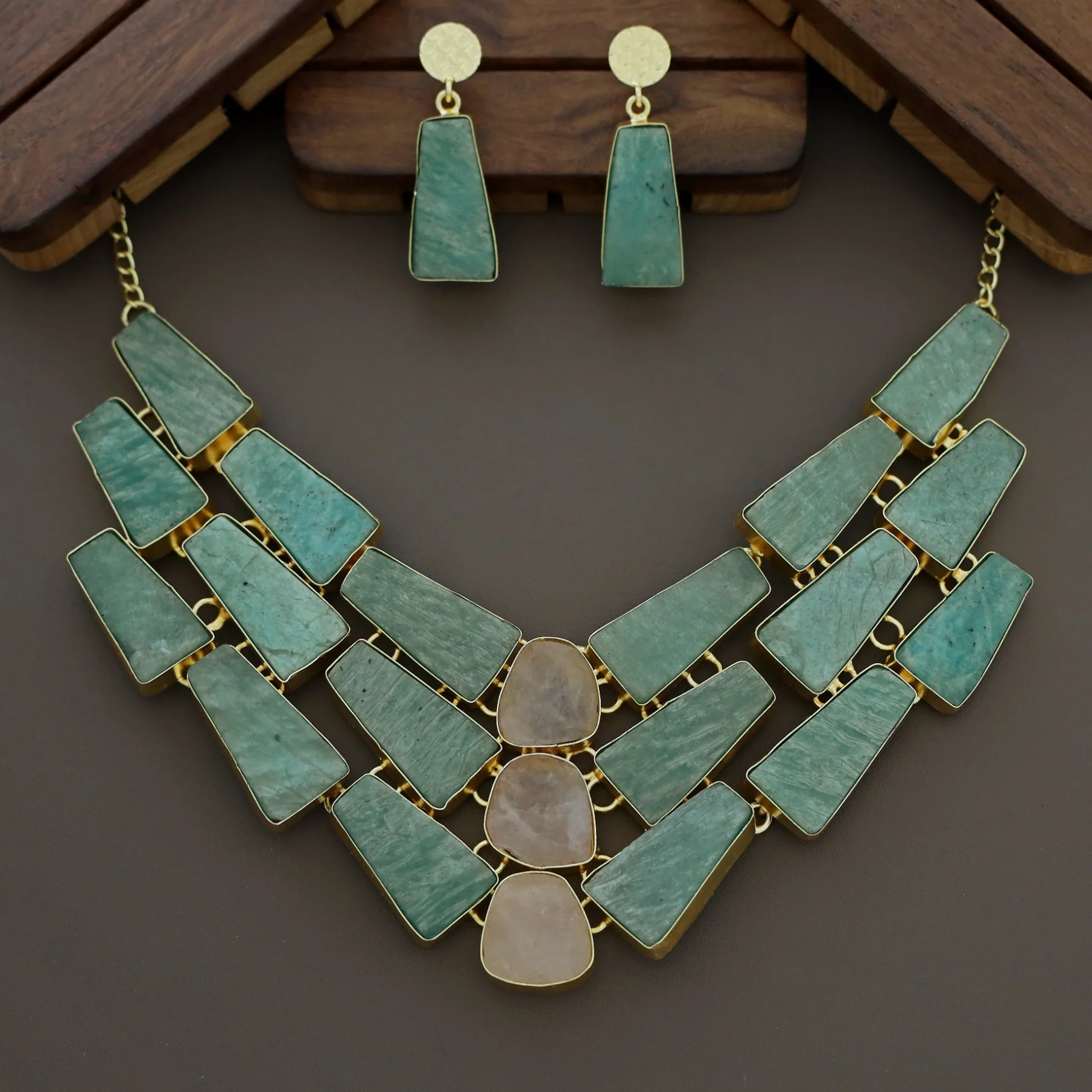 Leya Raw Stone Neckpiece With Earring - Image 4