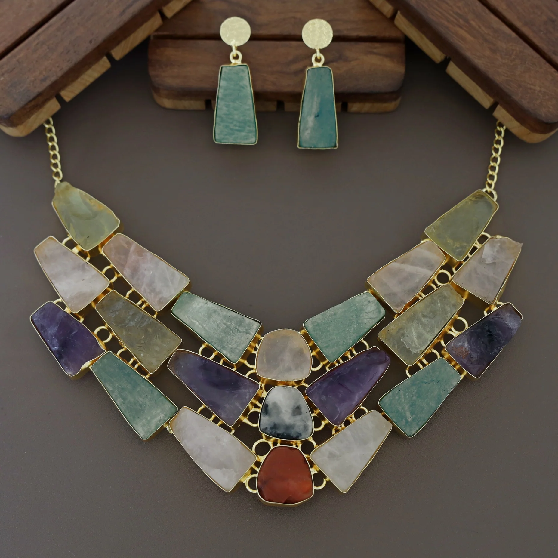 Leya Raw Stone Neckpiece With Earring - Image 9